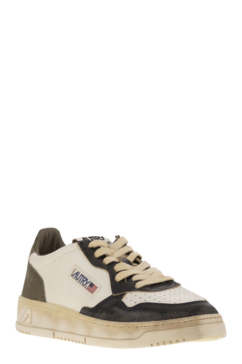 AUTRY Super Vintage Trainers - Classic Round Toe Sneakers