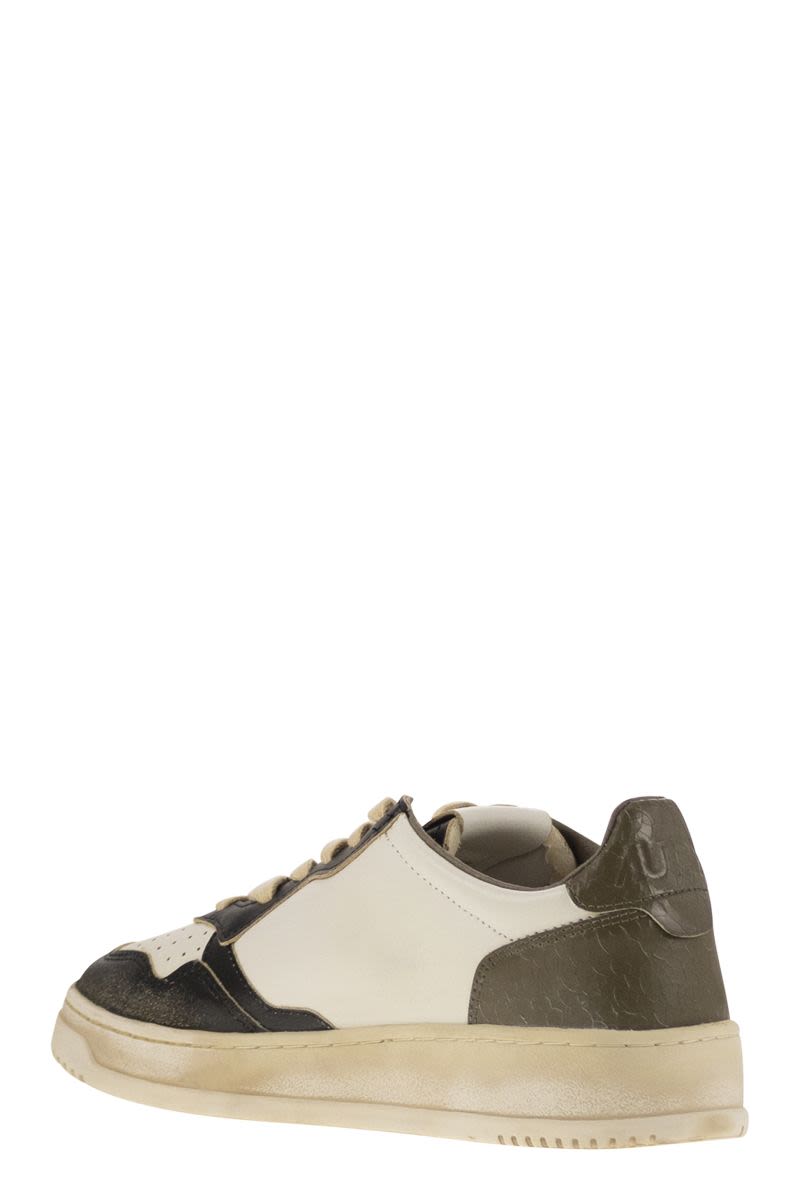 AUTRY Super Vintage Trainers - Classic Round Toe Sneakers