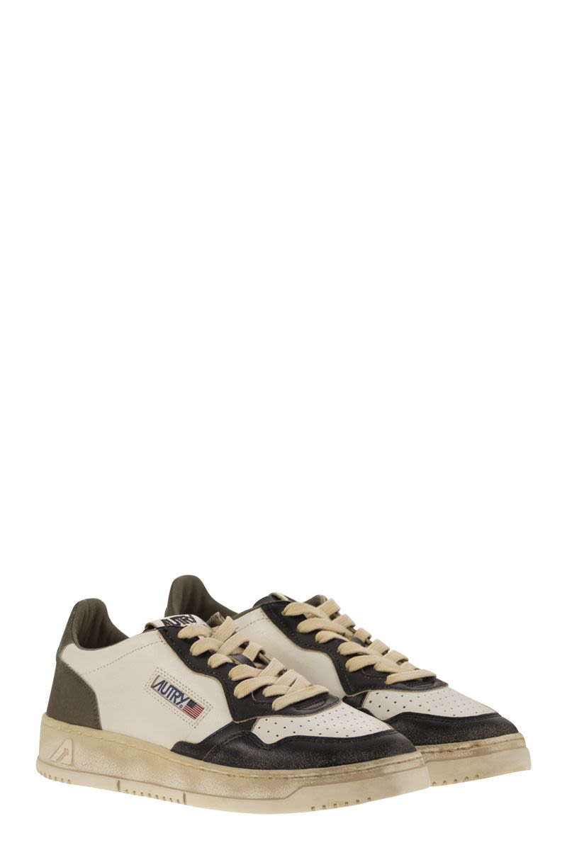 AUTRY Super Vintage Trainers - Classic Round Toe Sneakers