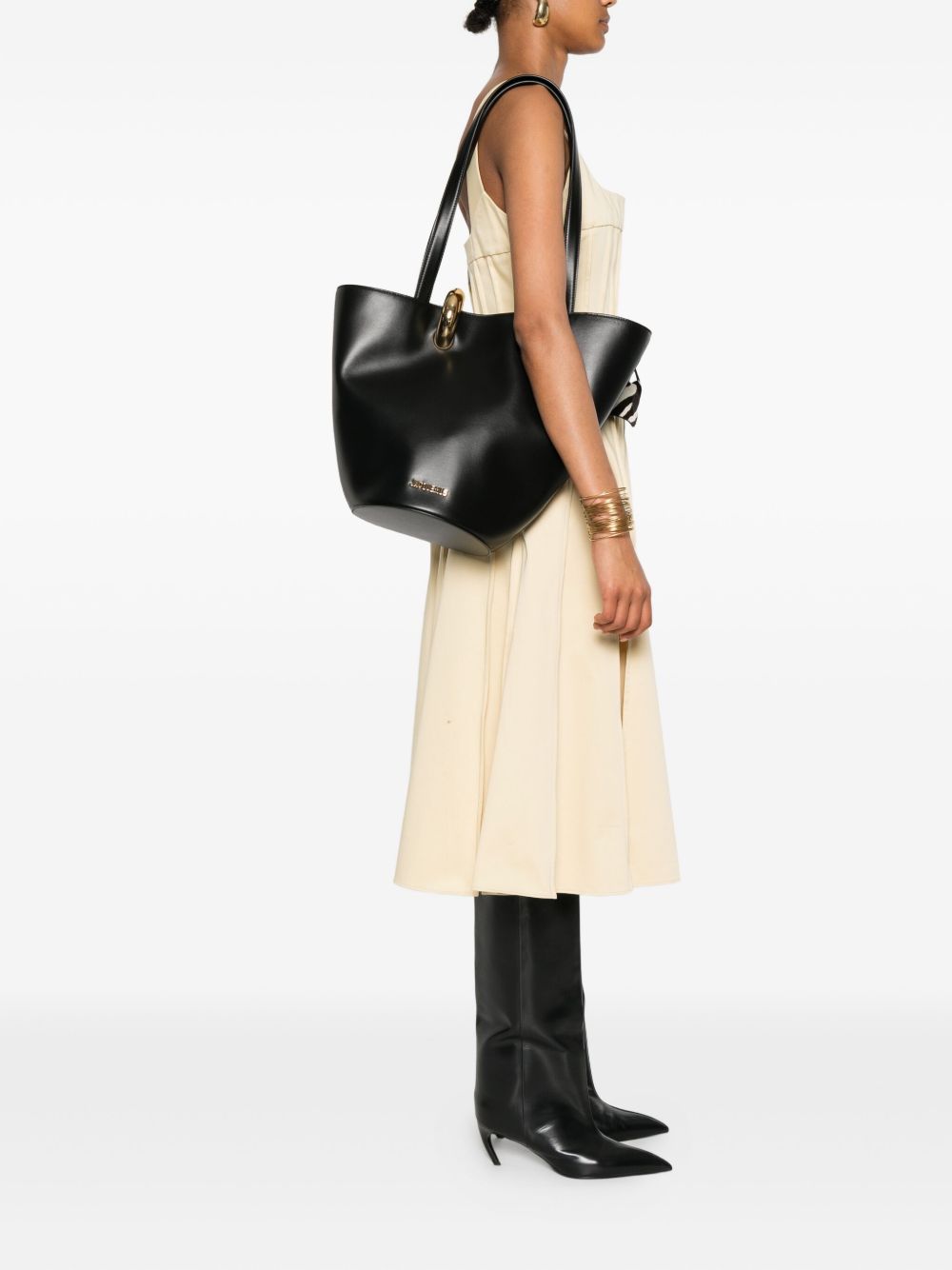 JACQUEMUS Chic Medium Handbag