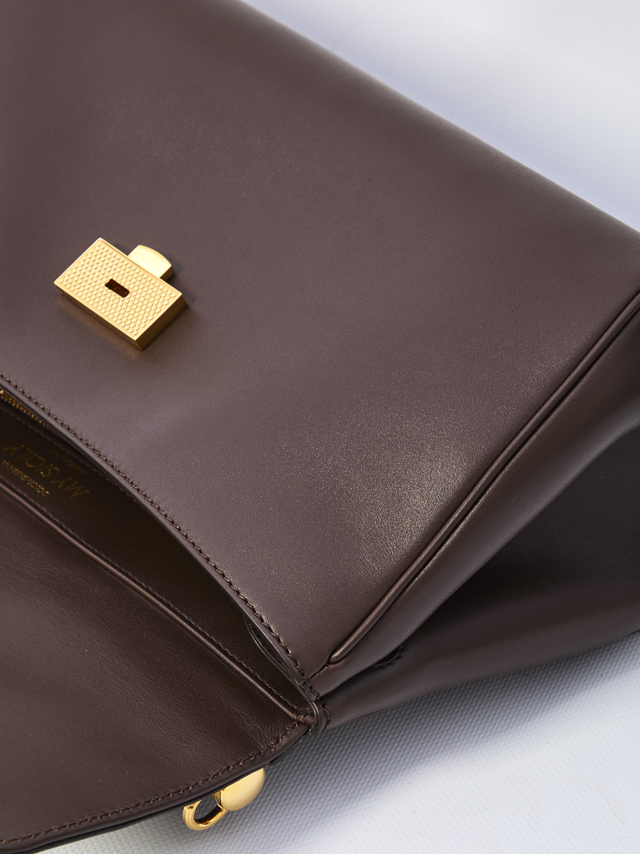 DOLCE & GABBANA Medium Handbag - Spacious and Elegant Design