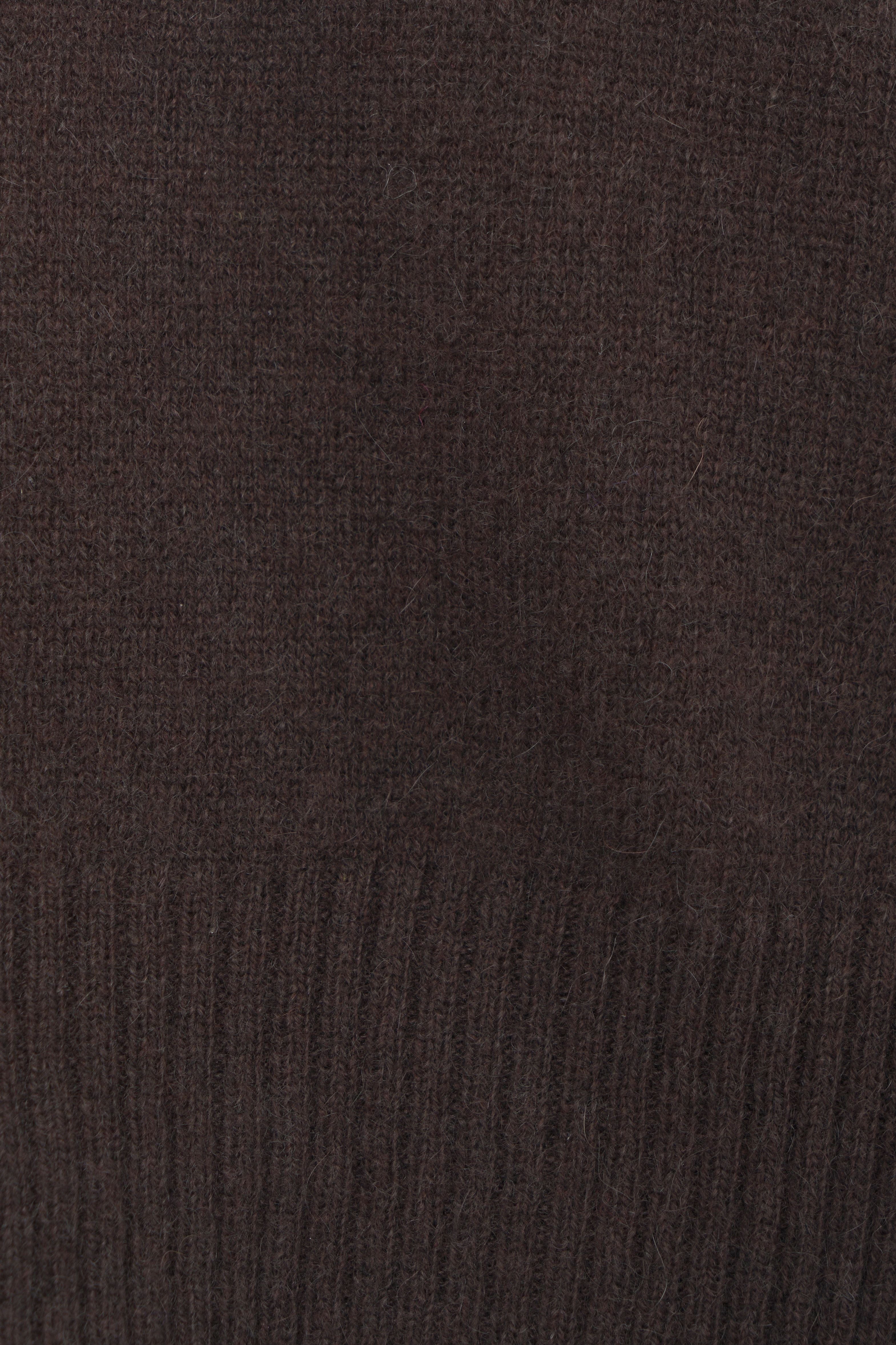 CRUSH Classic V-Neck Cashmere Pullover Sweater