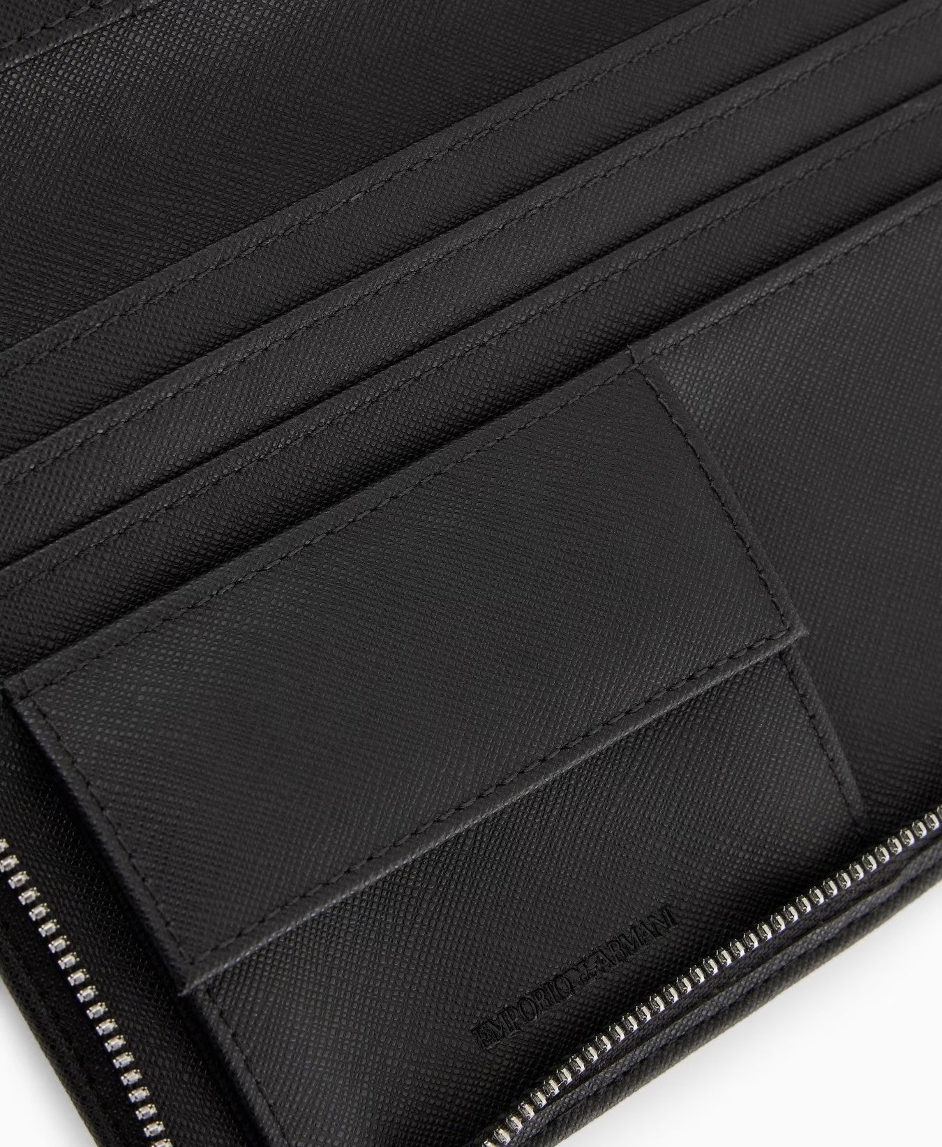 EMPORIO ARMANI Sleek Organizer Beauty Case for Men