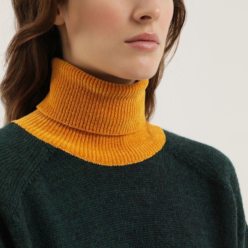1989 STUDIO Bicolor Turtleneck Sweater - Women's