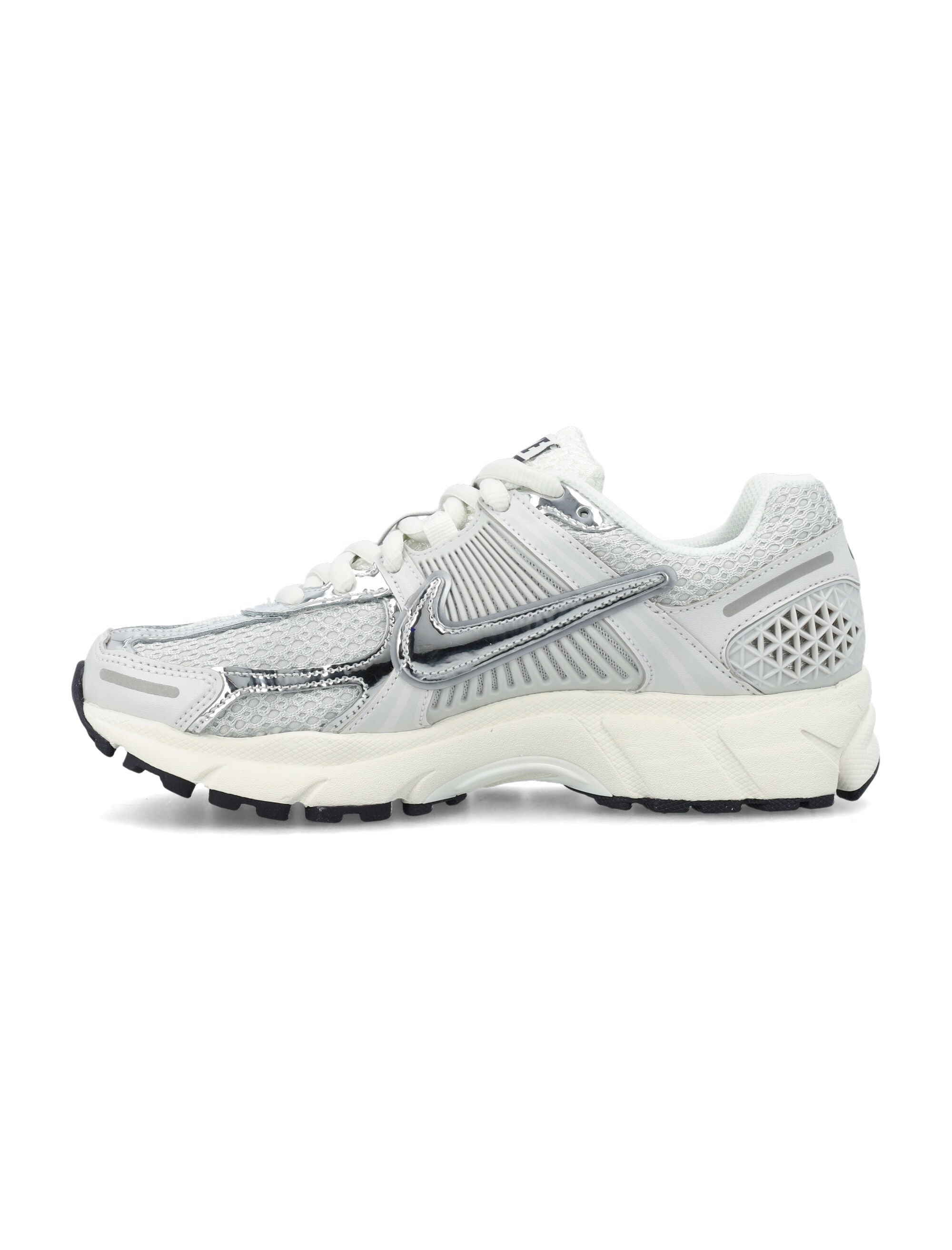 NIKE Women's Low-Top Zoom Vomero 5 Sneaker