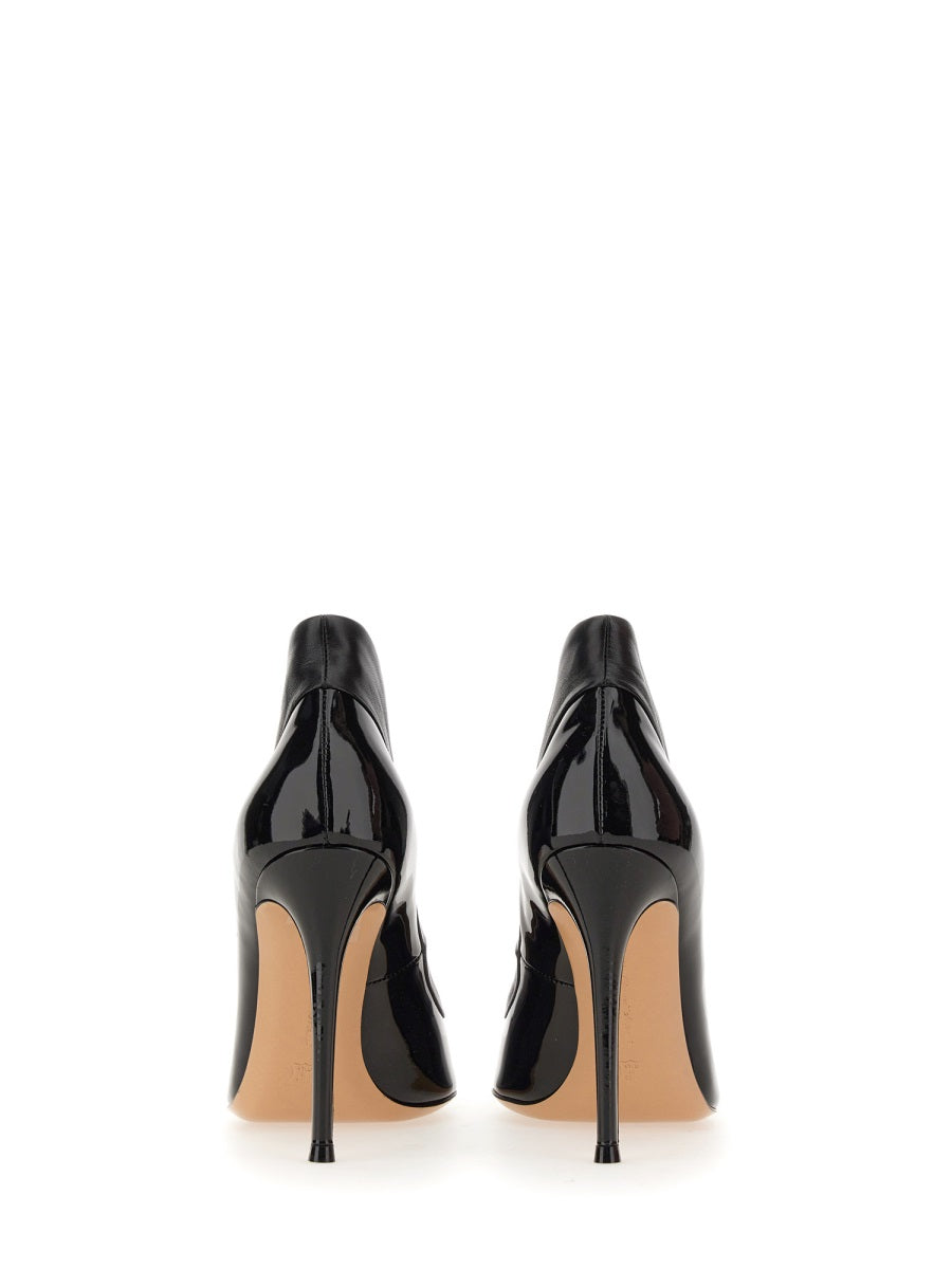 GIANVITO ROSSI Elegant Tuxedo Pumps for Women
