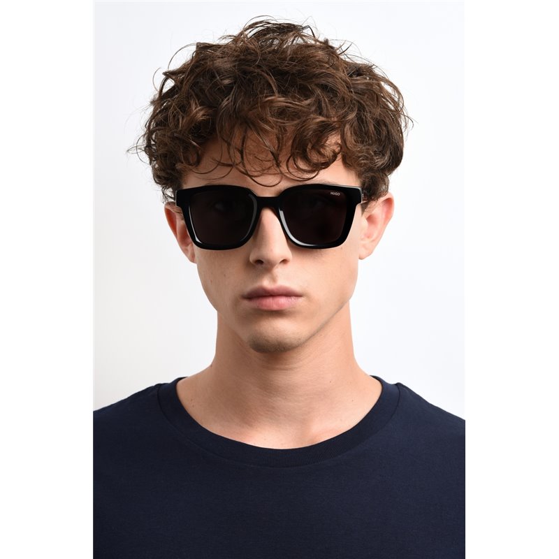 HUGO BOSS Classic Men's Sunglasses with Modern Flair
