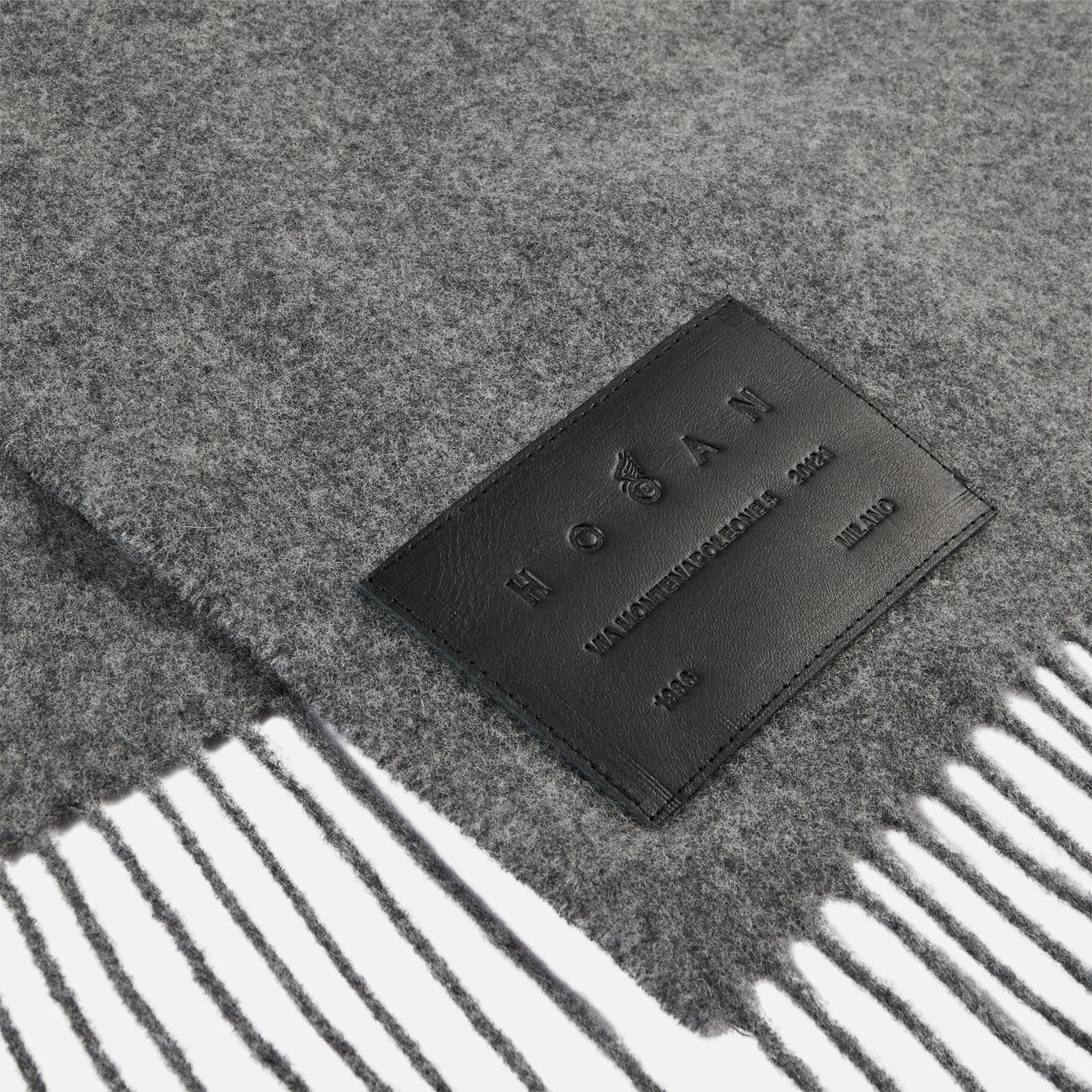 HOGAN Elegant Scarf 30 x 210 cm with Fringes