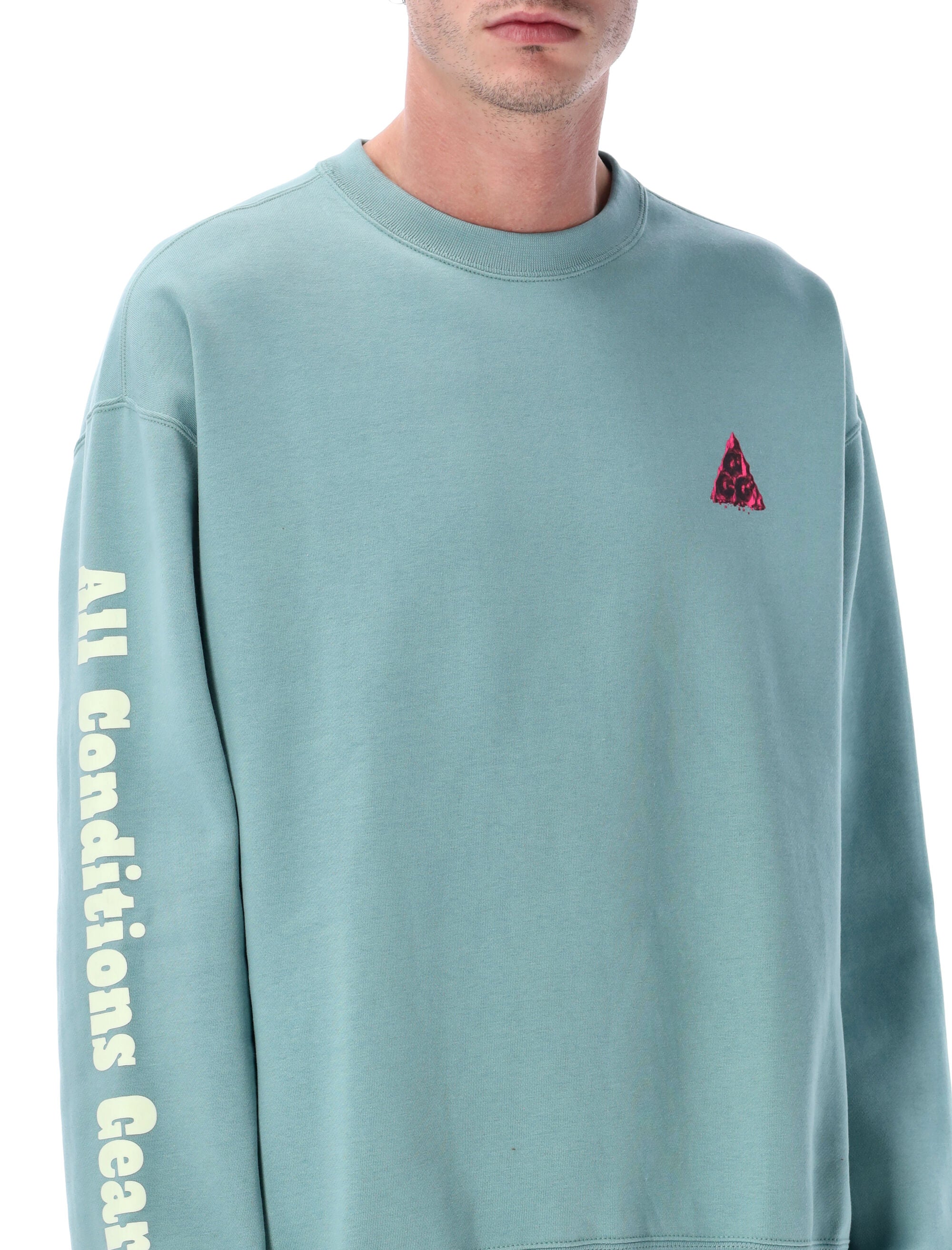 NIKE Men's Outdoor Graphic Sweatshirt - Relaxed Fit