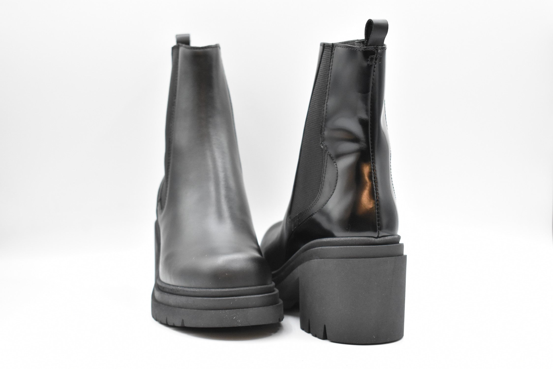 JANET & JANET Classic Laced Flat Shoes