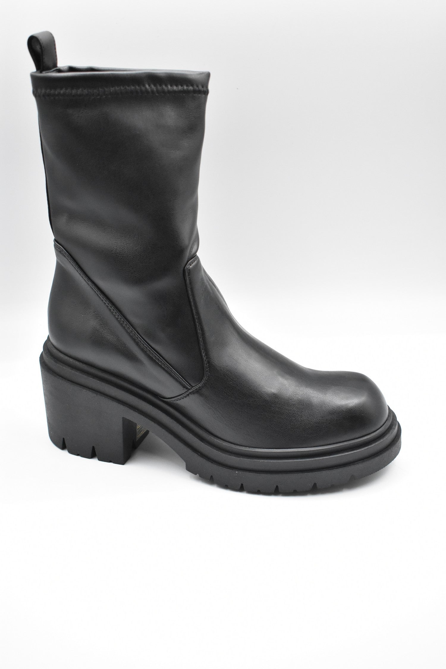 JANET & JANET Chic Flat Shoes for the Modern Woman