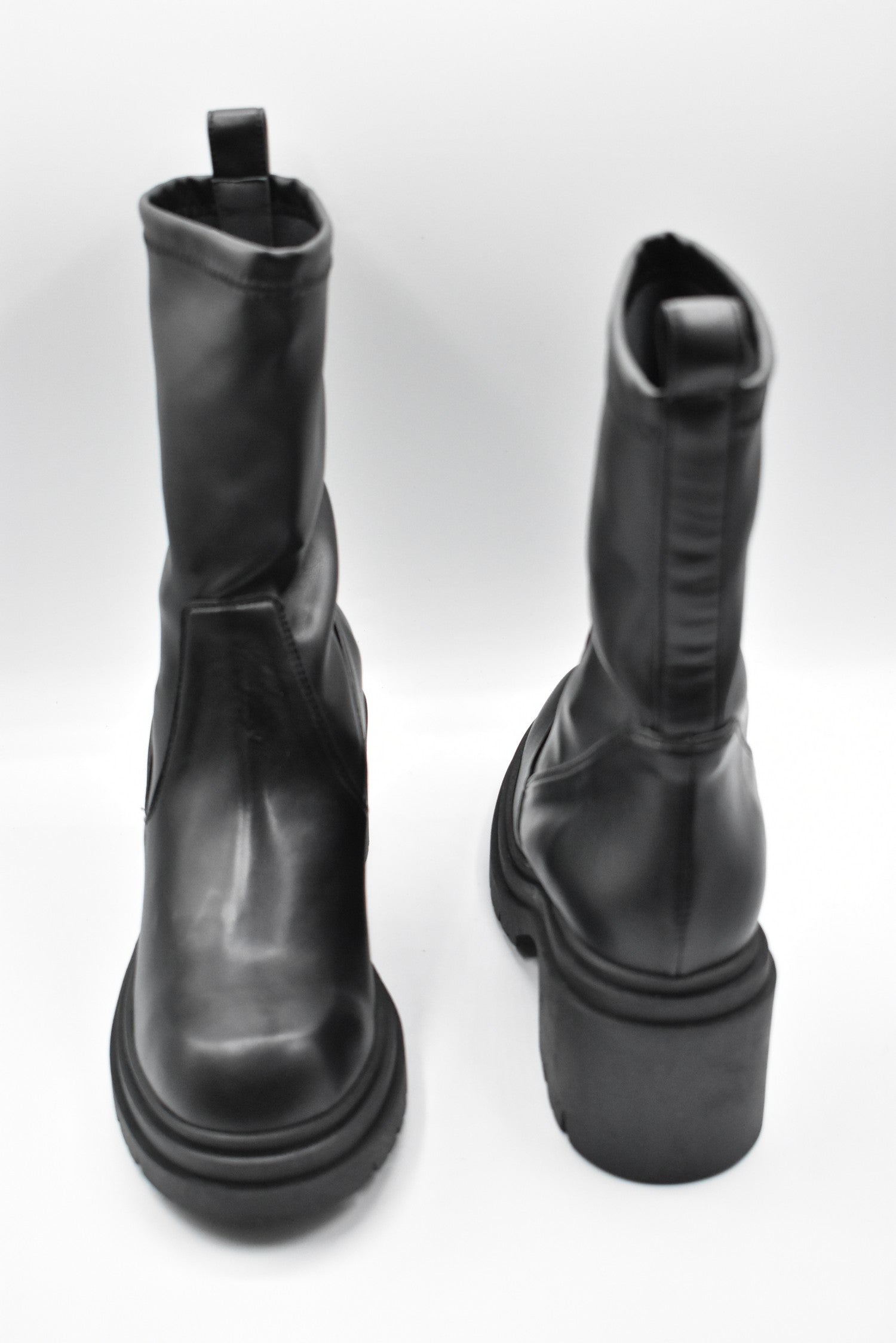 JANET & JANET Chic Flat Shoes for the Modern Woman