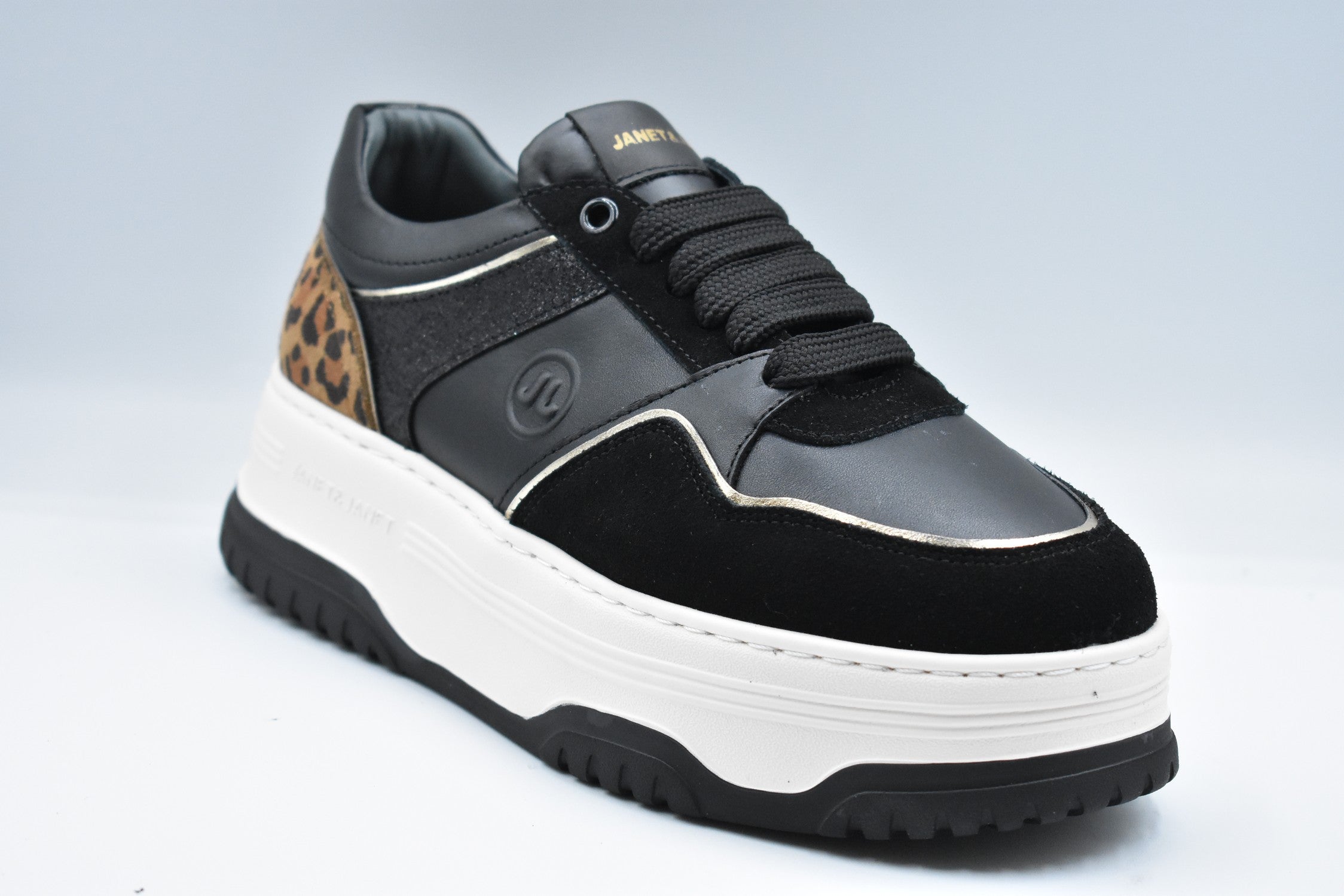 JANET & JANET Elegant Low Shoes for Women