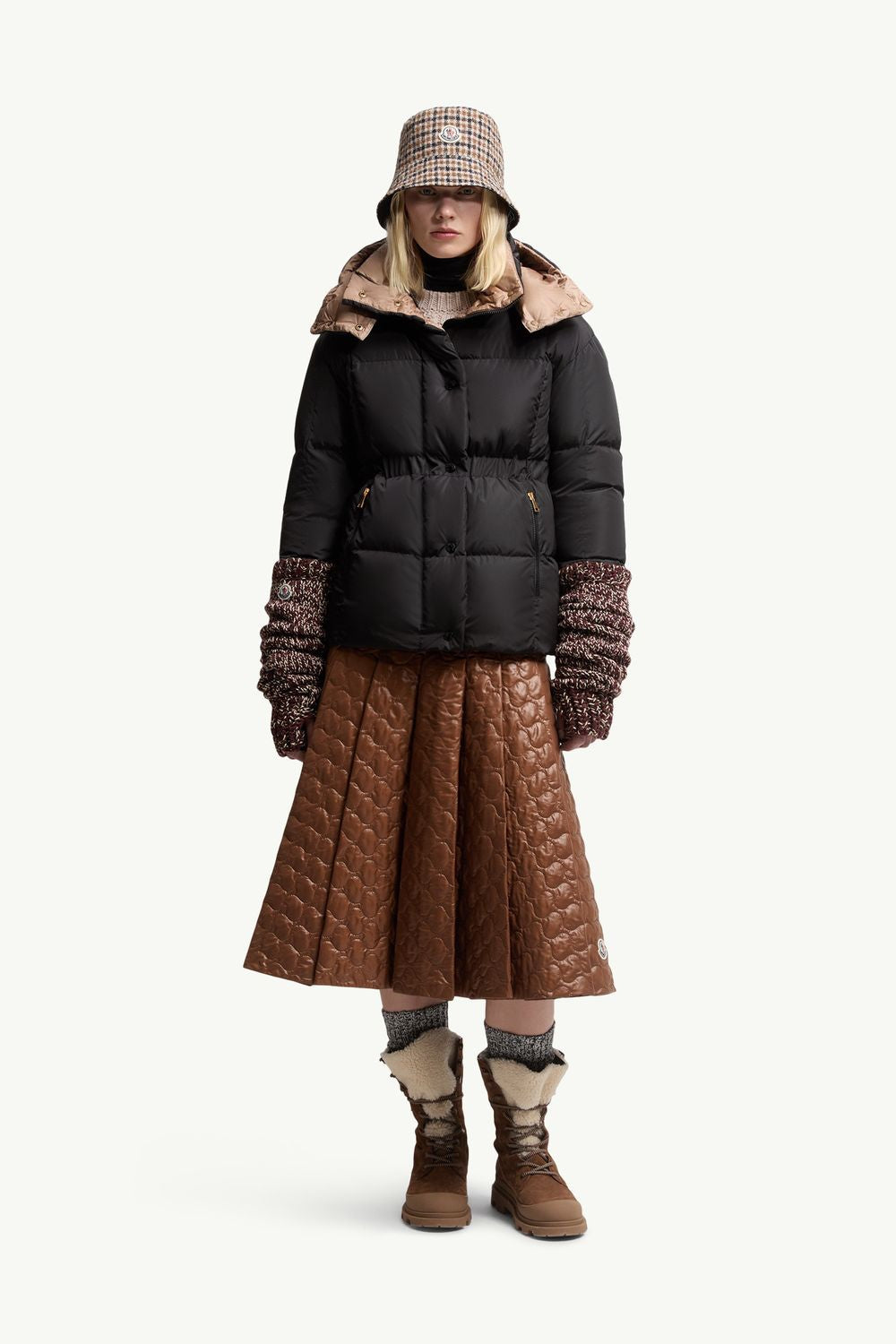 MONCLER Regulated Women's Puffer Jacket with Adjustable Hood - Size 01