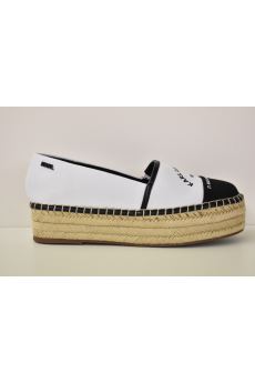 KARL LAGERFELD Laced Flat Shoes for Women - Spring/Summer Collection