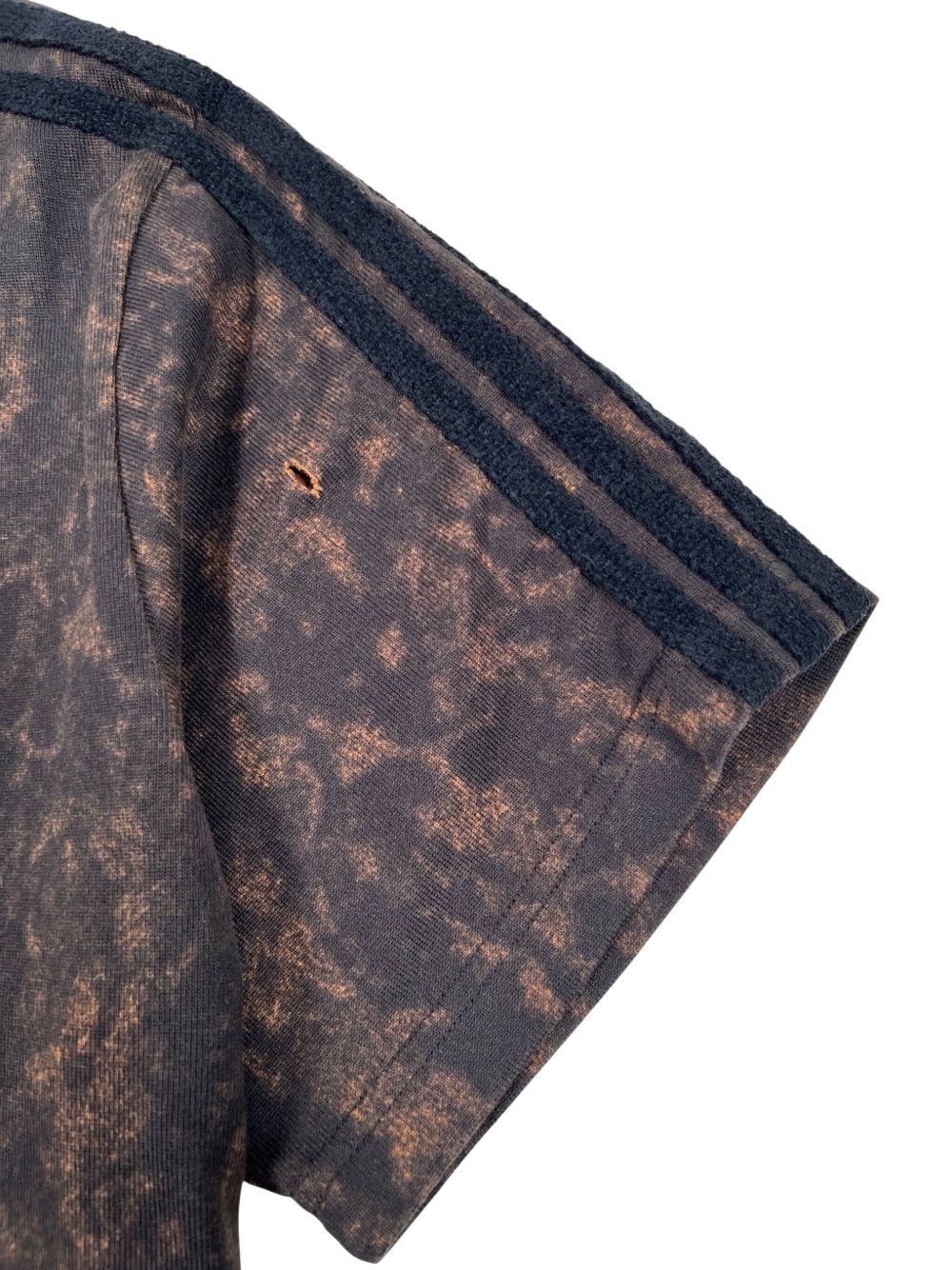 ADIDAS ORIGINALS Distressed Effect Cotton T-Shirt with Three-Stripes - Men