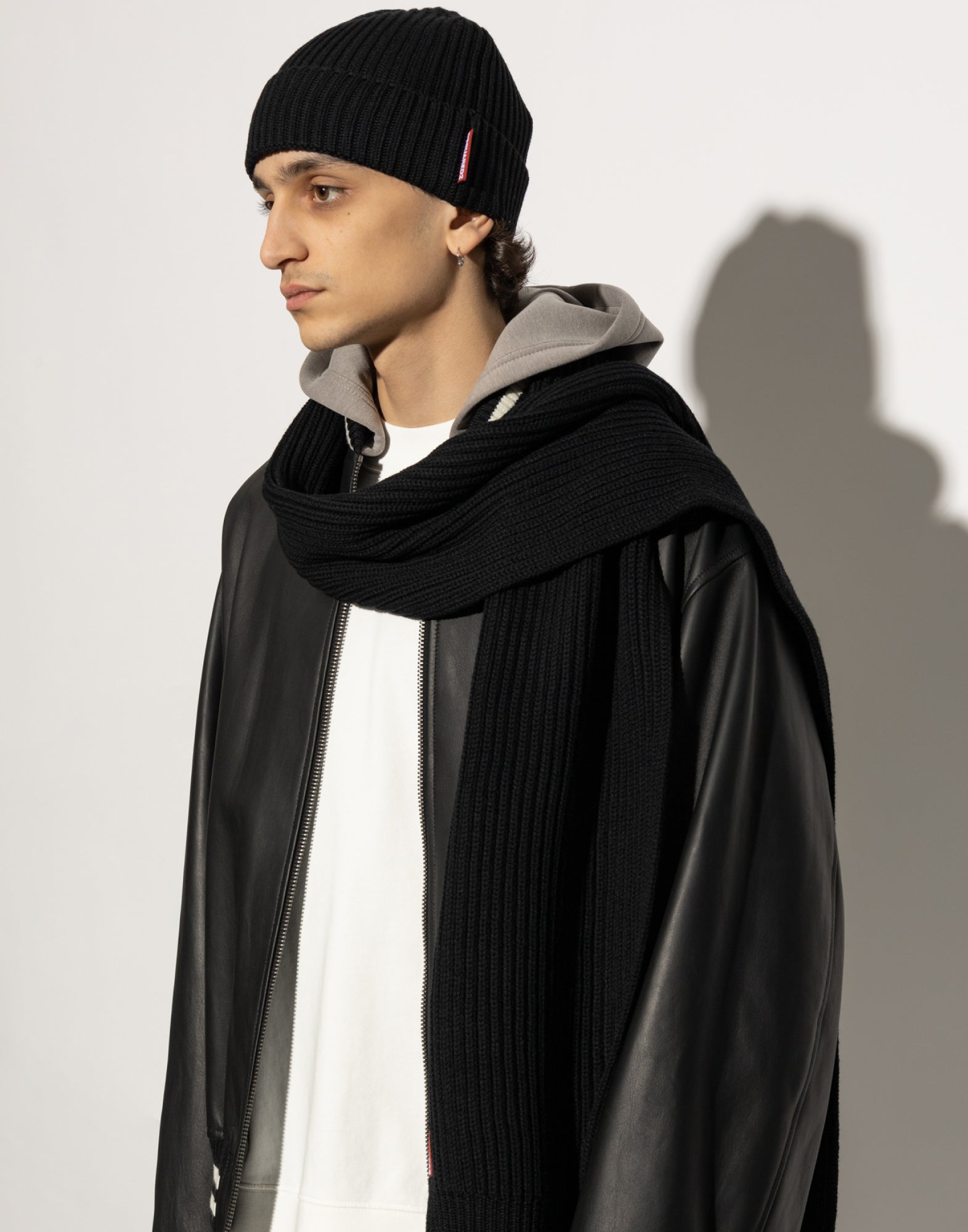 DSQUARED2 Warming Logo Tag Beanie and Scarf Set