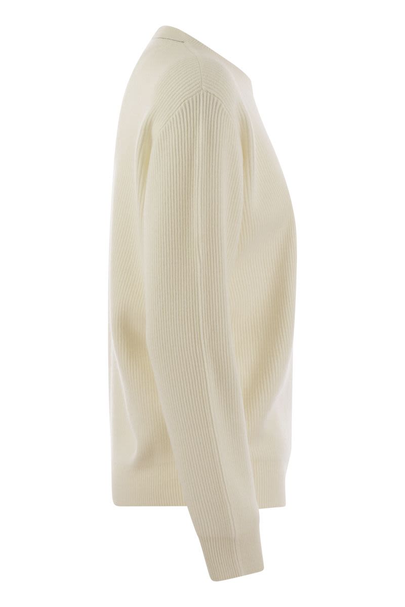 BRUNELLO CUCINELLI Elegant Ribbed Cashmere Sweater with Decorative Detail