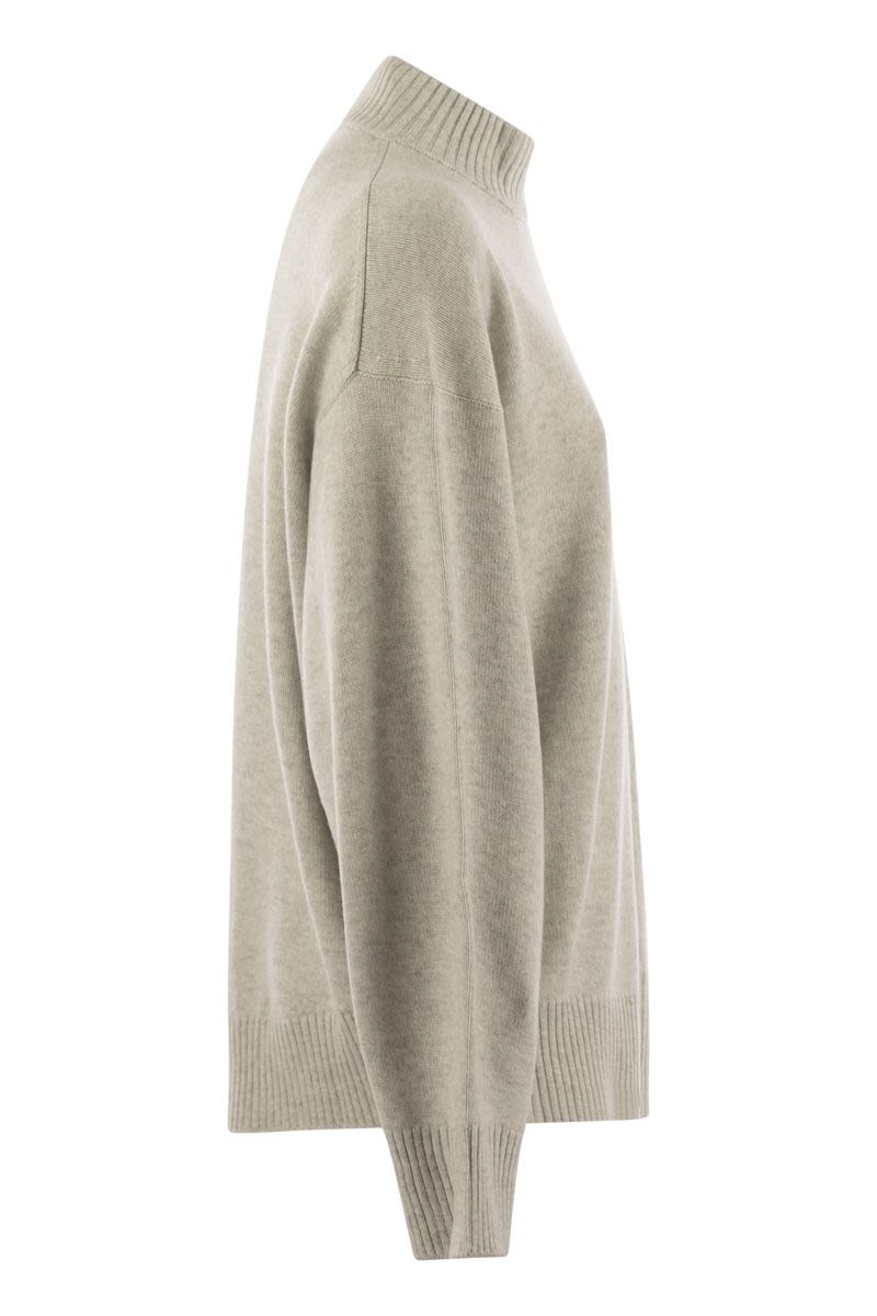 BRUNELLO CUCINELLI Chic Cashmere Turtleneck Sweater with Luminous Cuff Detail