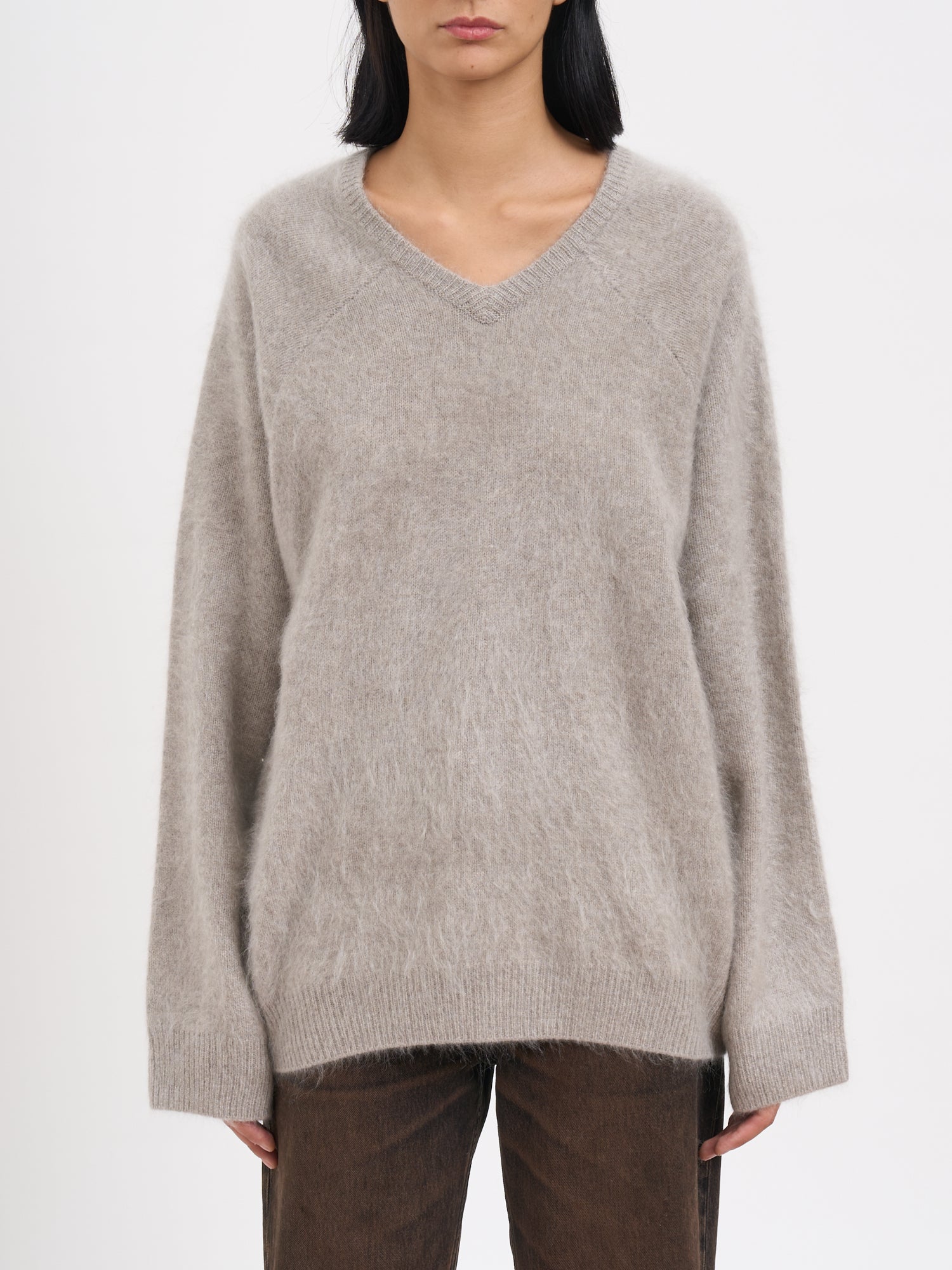 SOFT GOAT V-Neck Cashmere Sweater