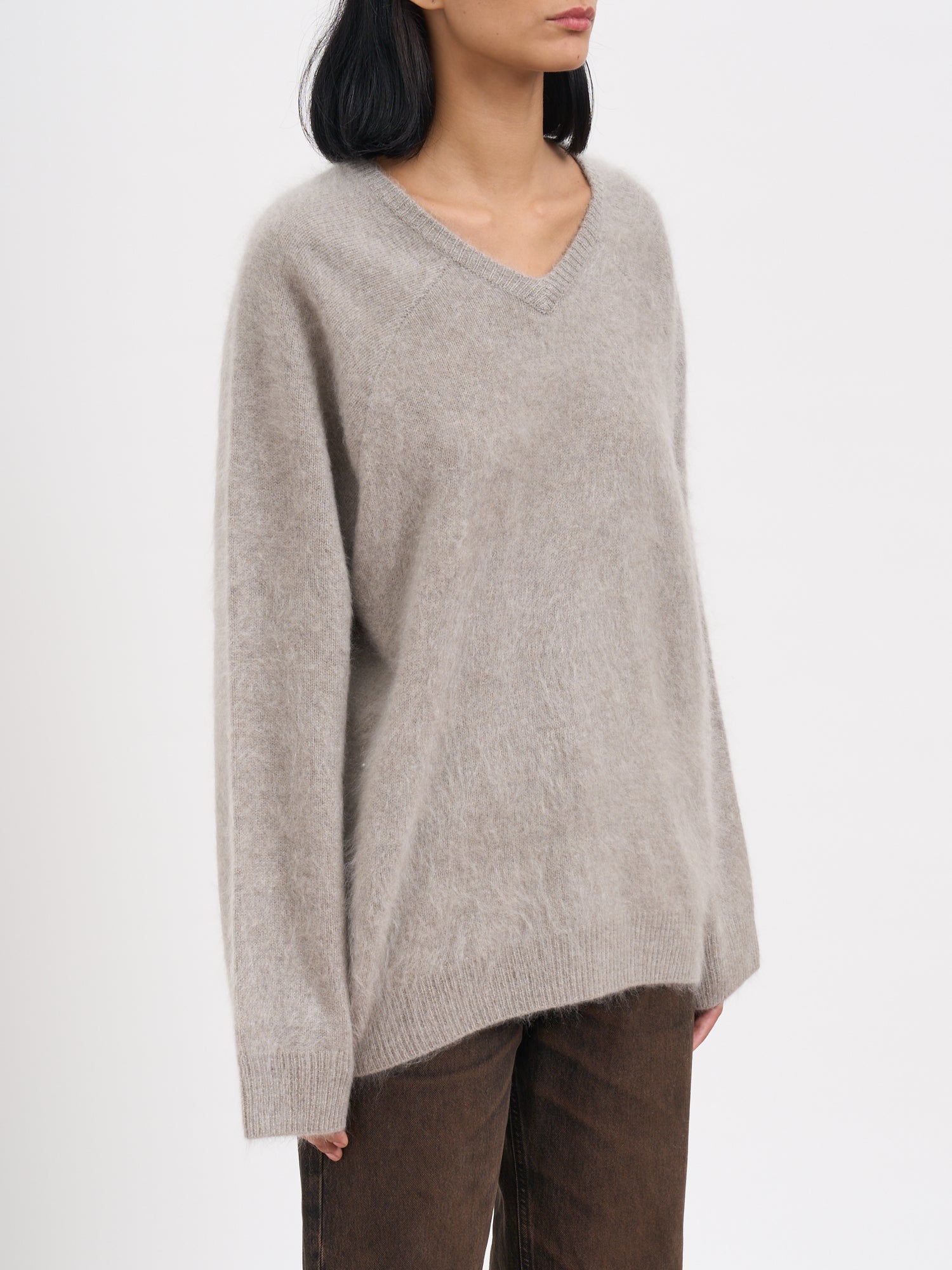 SOFT GOAT V-Neck Cashmere Sweater