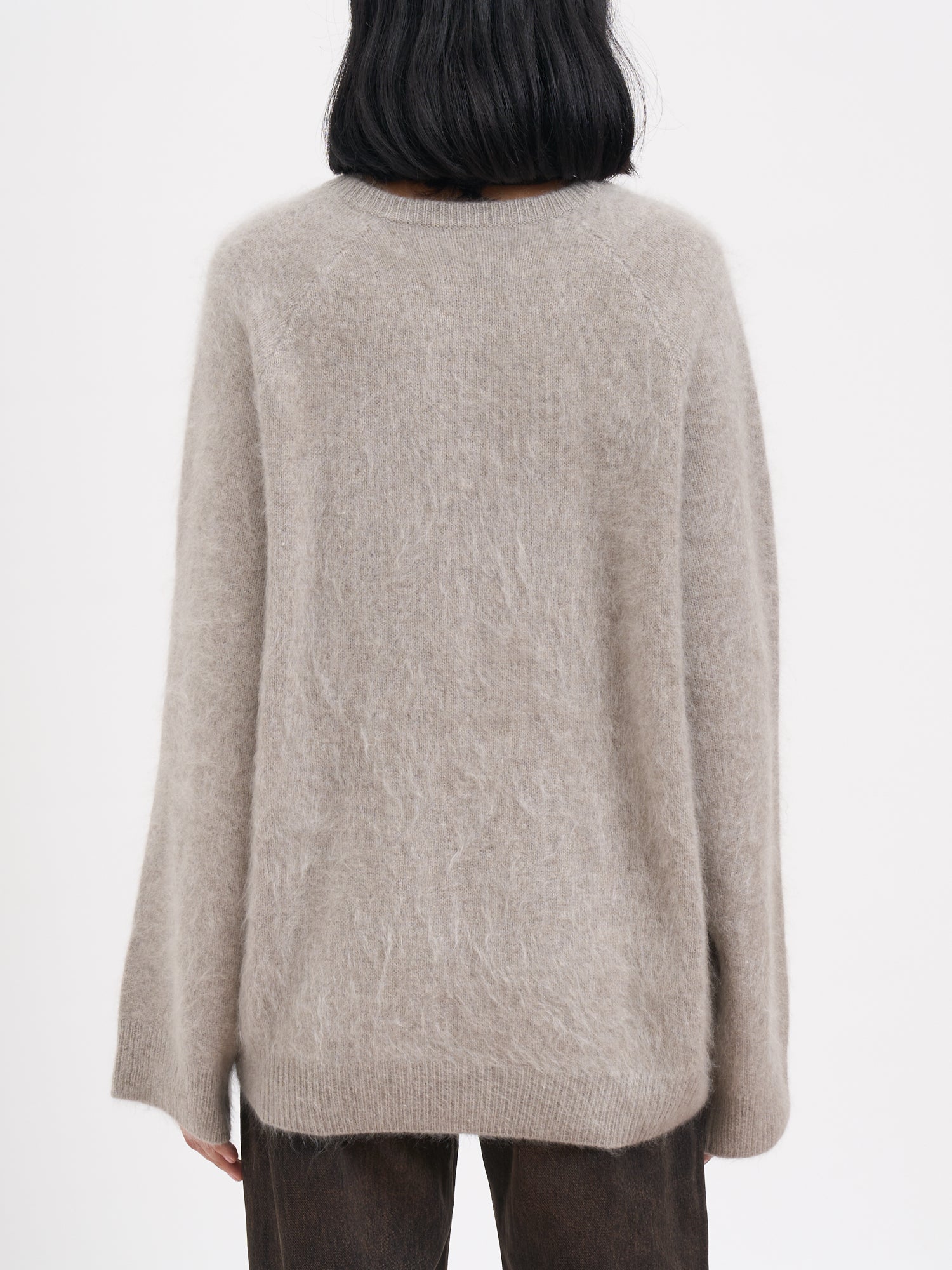 SOFT GOAT V-Neck Cashmere Sweater