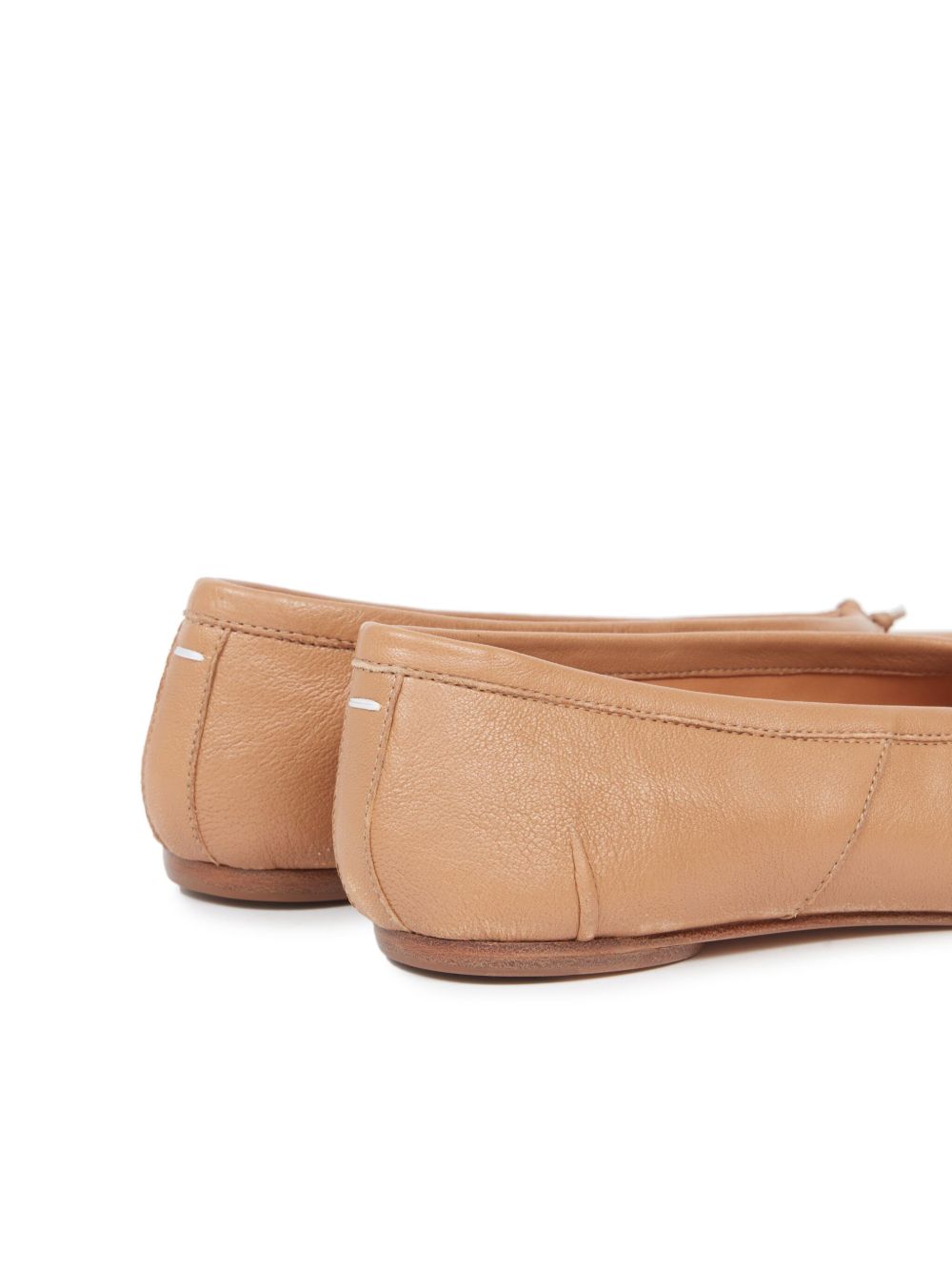 MAISON MARGIELA Sophisticated Flat Shoes for Women - Tabi Split Toe Design