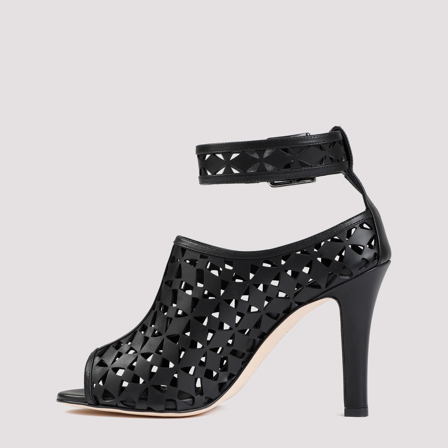 MANOLO BLAHNIK Elegant Ankle Strap Sandals with 10.5cm Heel