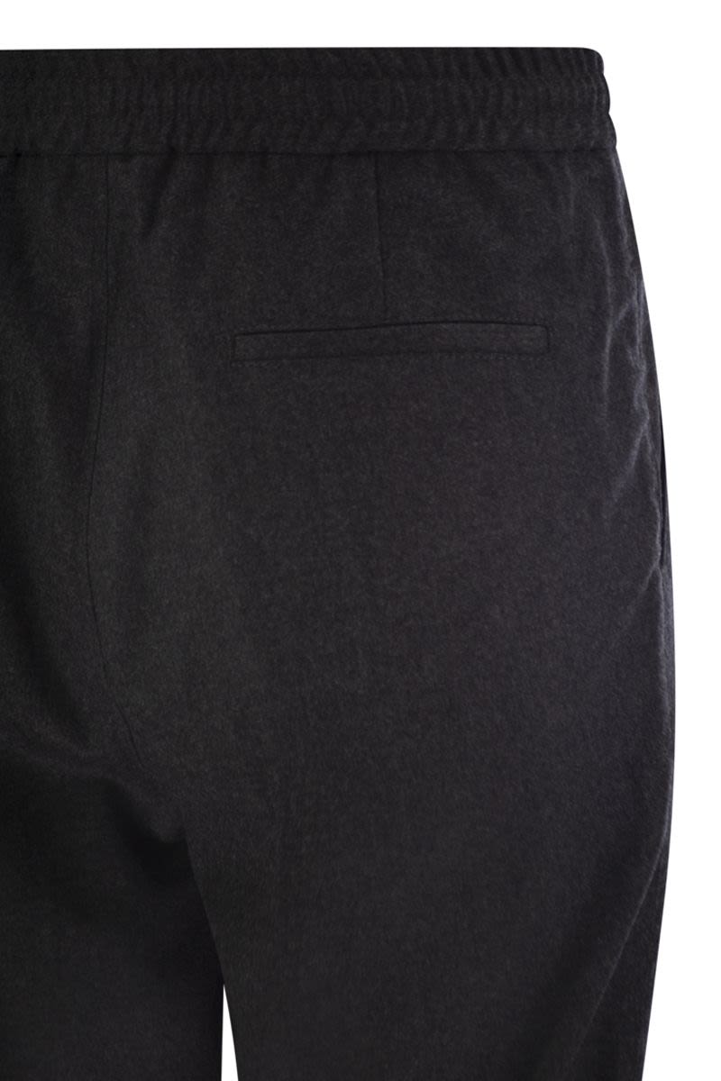 BRUNELLO CUCINELLI Leisure Fit Trousers in Virgin Wool Flannel with Drawstring and Double Darts