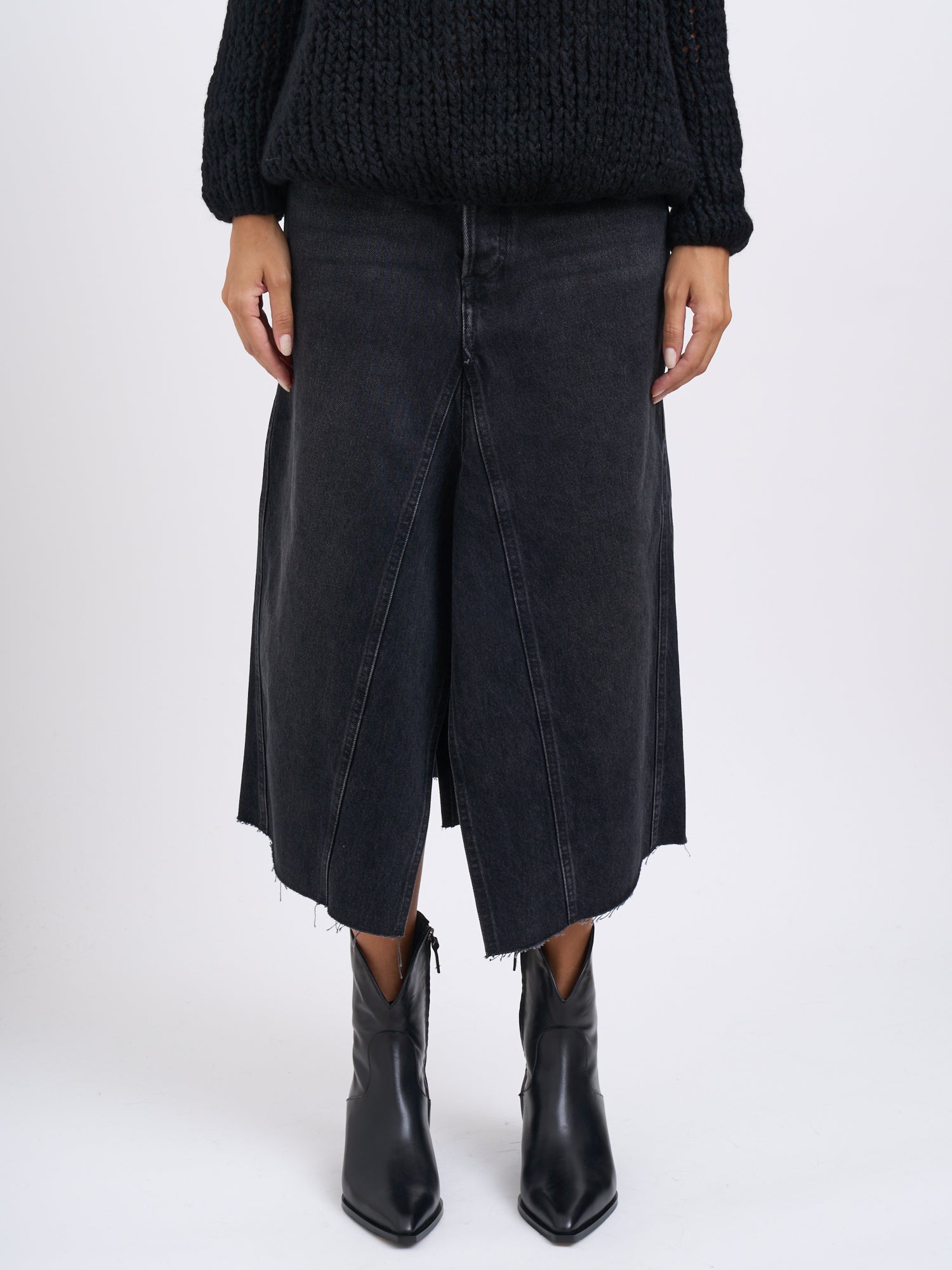 HAIKURE Mid-Length Trousers with Frayed Hem - Size 26