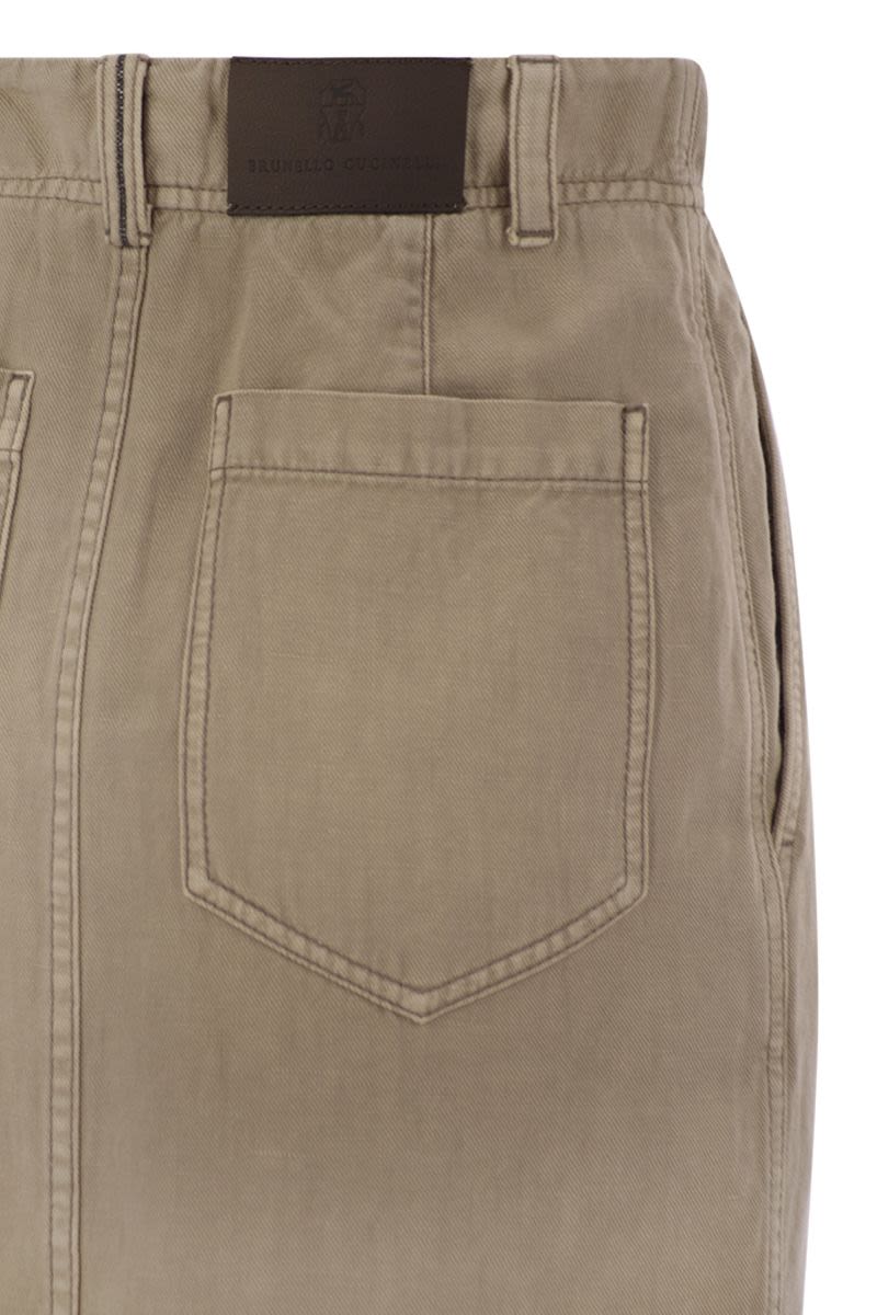 BRUNELLO CUCINELLI Chino Skirt with Contemporary Allure and Central Slit