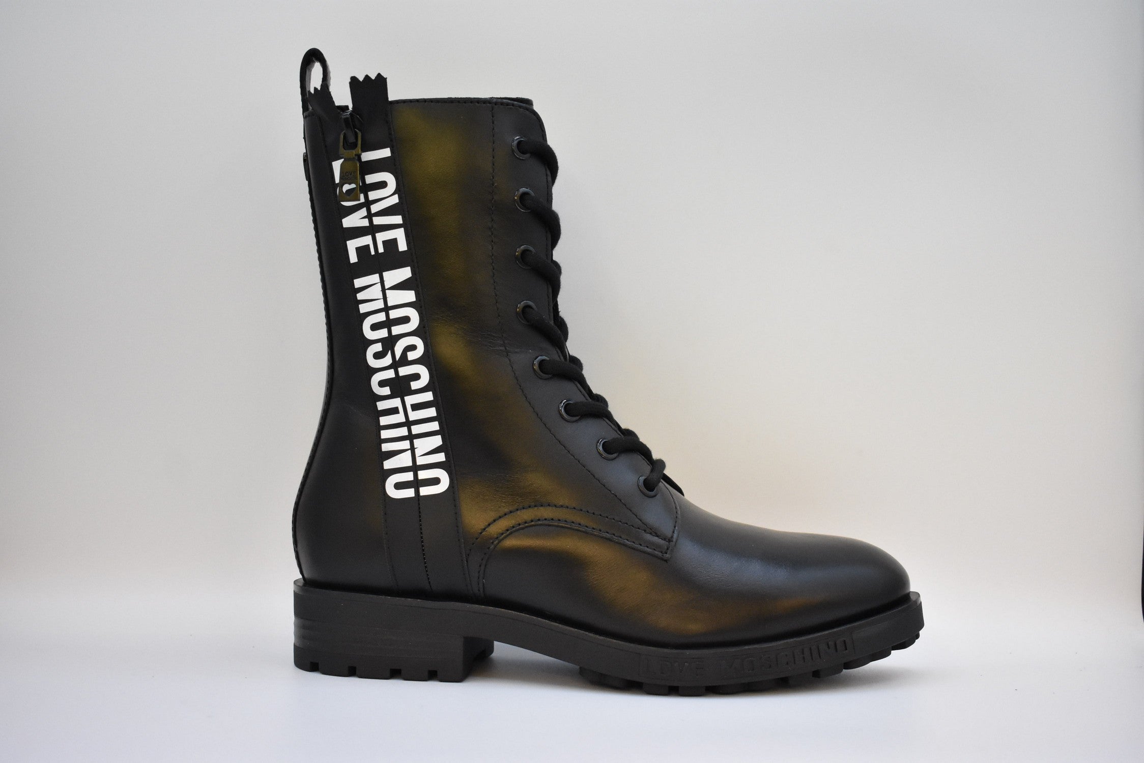 MOSCHINO Chic Lace-Up Flat Shoes for Women - Fall Winter 2025