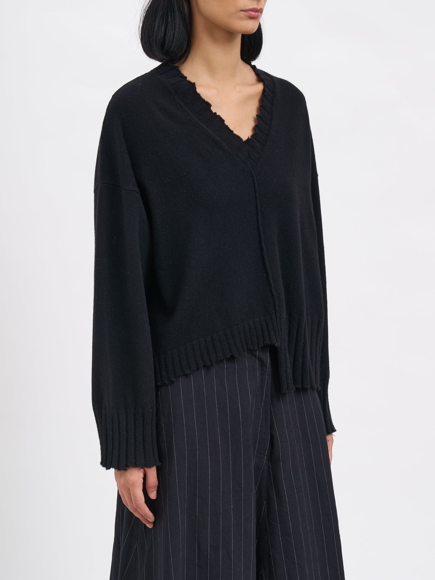 SERIENUMERICA Cashmere V-Neck Sweater - Size 1