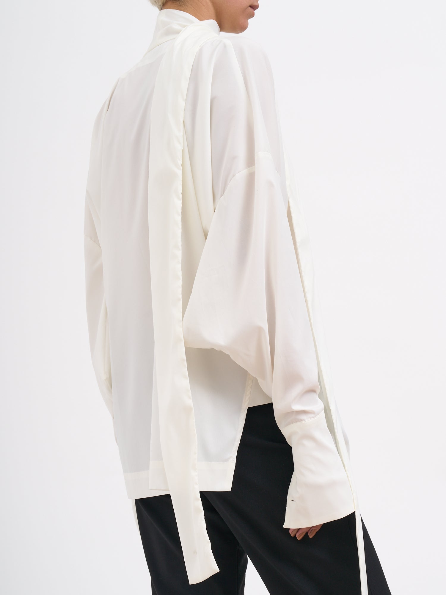 THE LATEST V-Neck Cotton Poplin Shirt with Neck Tie - Size S