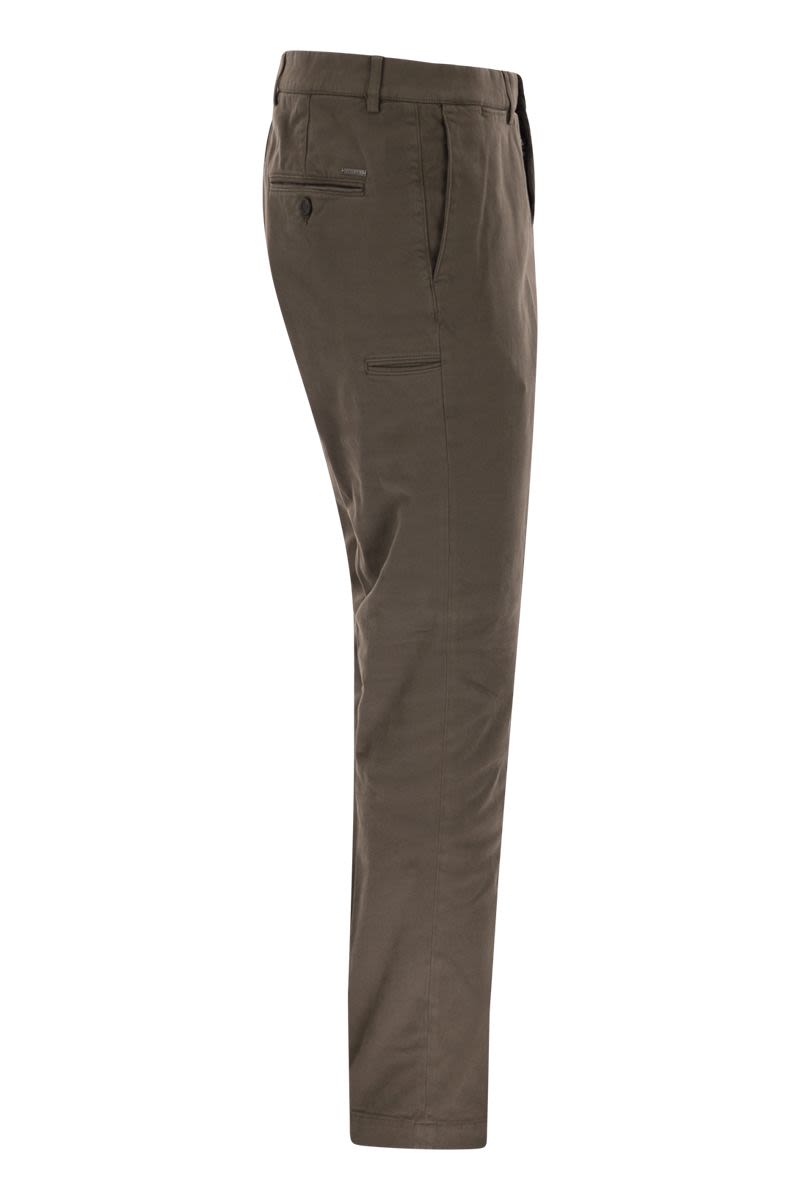 PESERICO Classic Chino Trousers in Stretch Cotton Gabardine