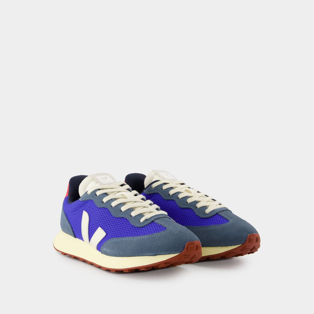 VEJA Men's Lightweight Eco-Friendly Sneakers