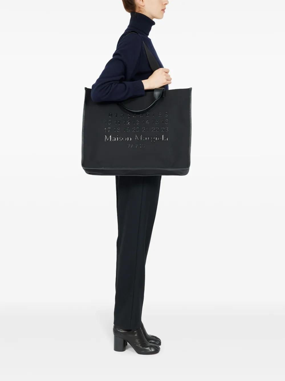 MAISON MARGIELA Chic Handbag for All - Perfectly Crafted