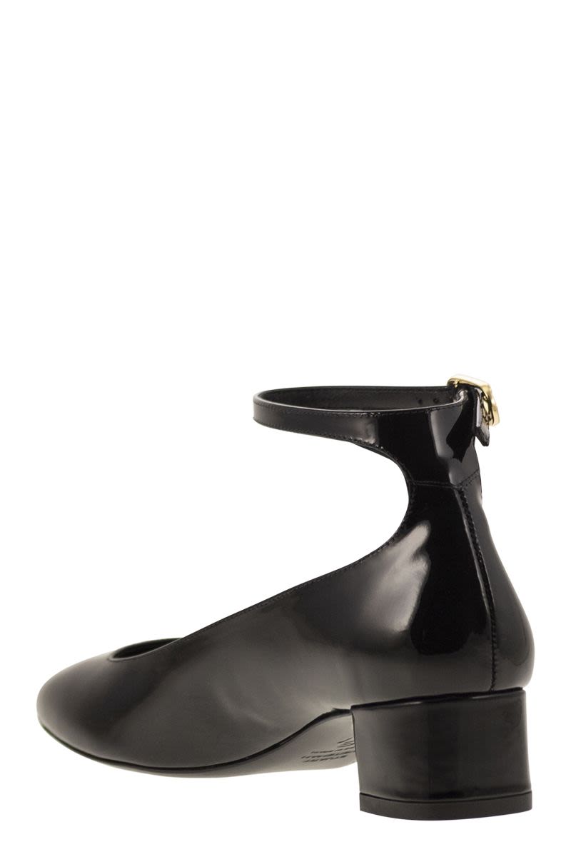 STUART WEITZMAN Elegant Ankle-Strap Pumps with Block Heel - 4 cm