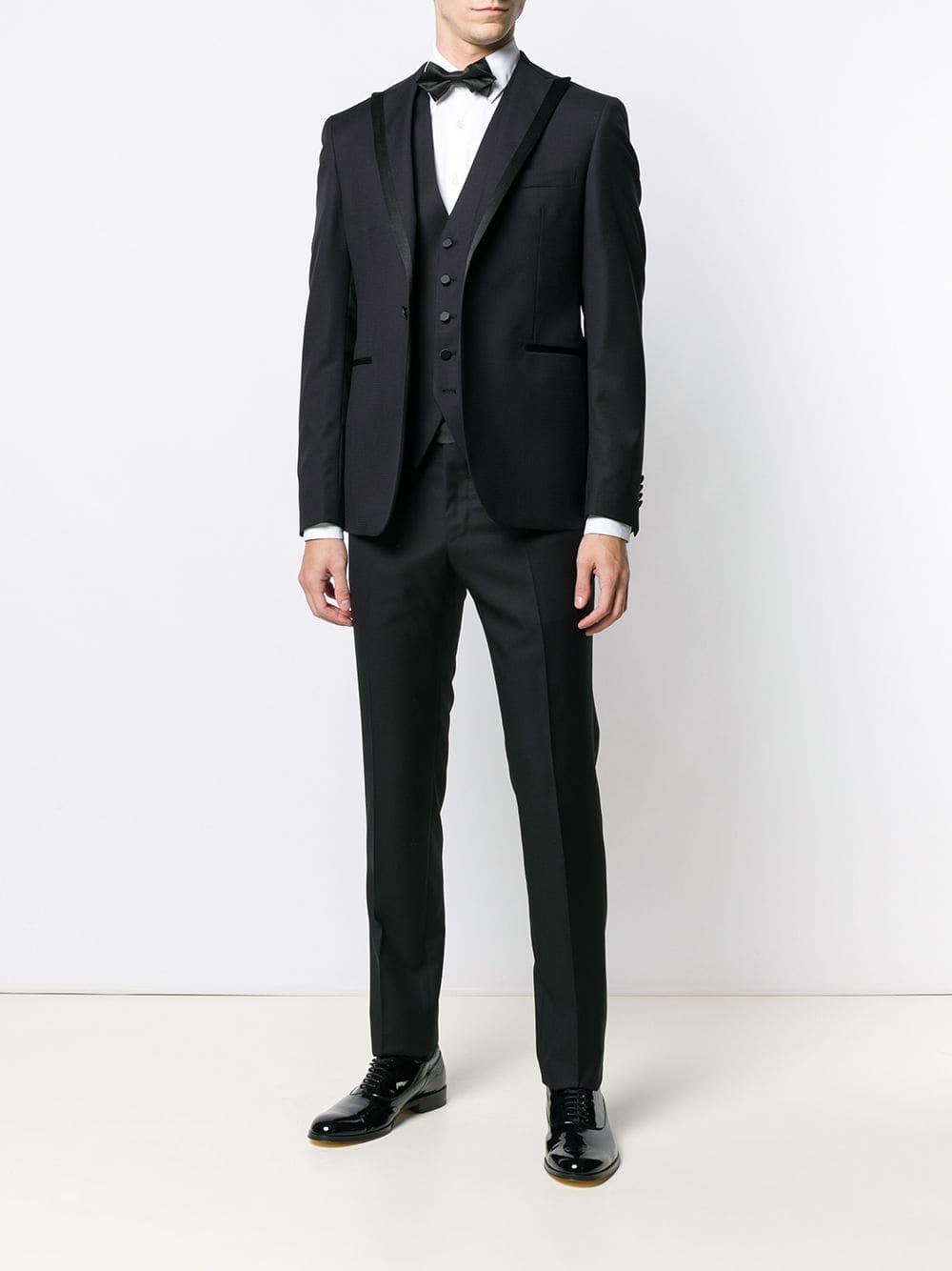 TAGLIATORE Tailored Three-Piece Suit for Men