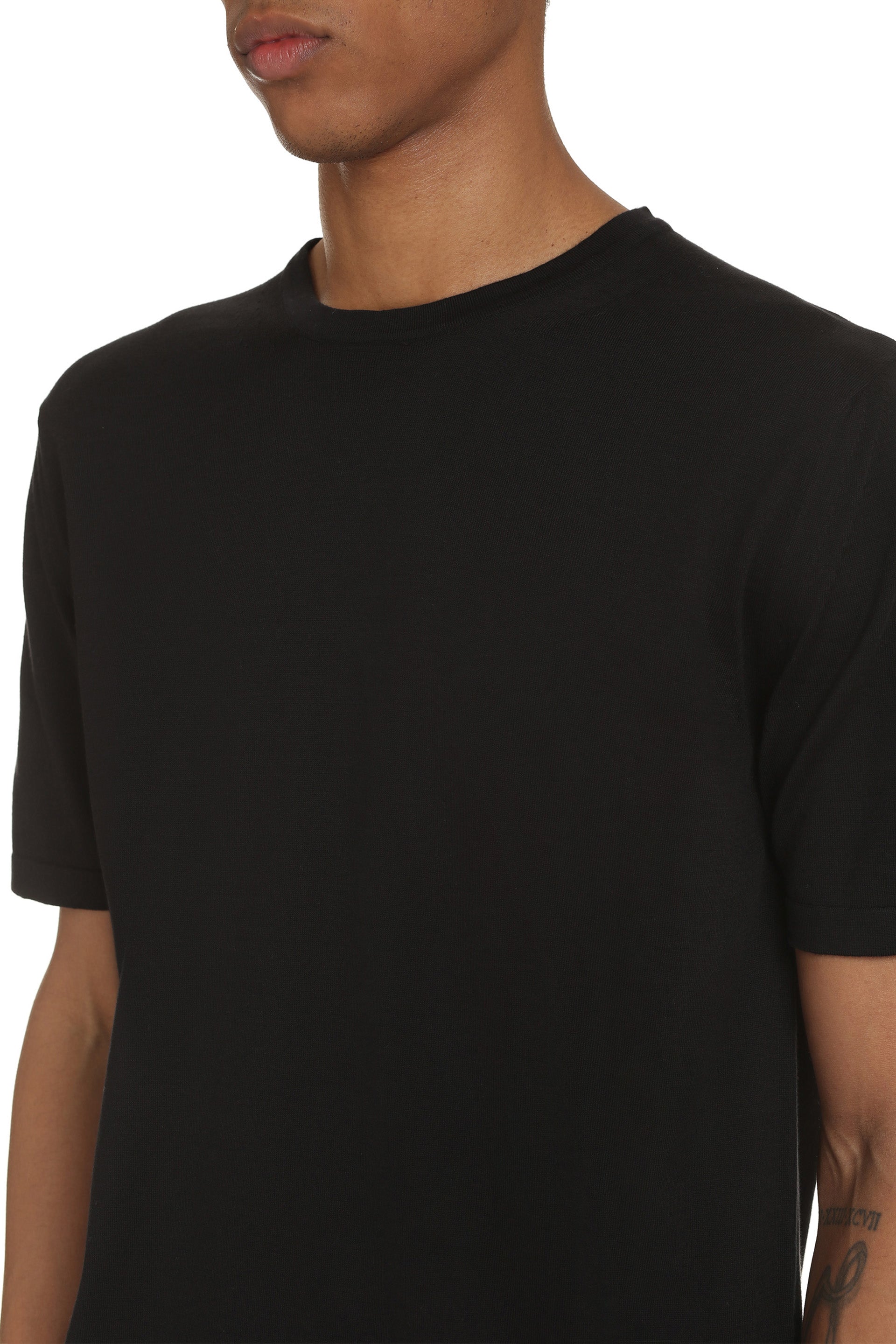 THE (ALPHABET) Casual Cotton Knit T-Shirt with Side Slits