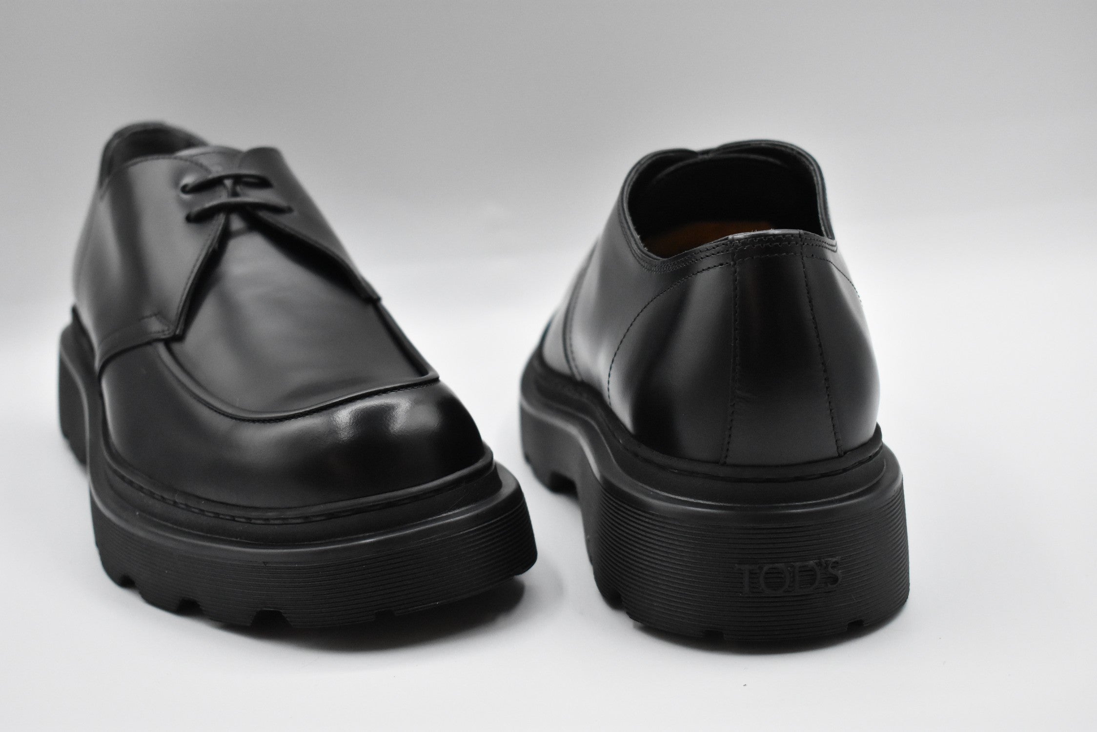 TOD'S Sophisticated Laced Flat Shoes for Men