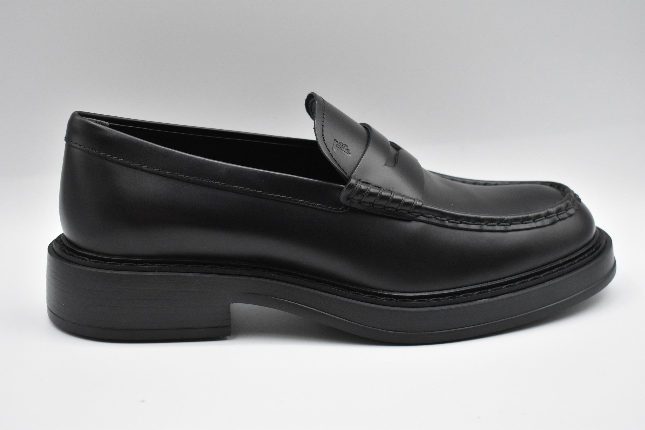 TOD'S Men's Classic Laced Flat Shoes - Timeless Elegance