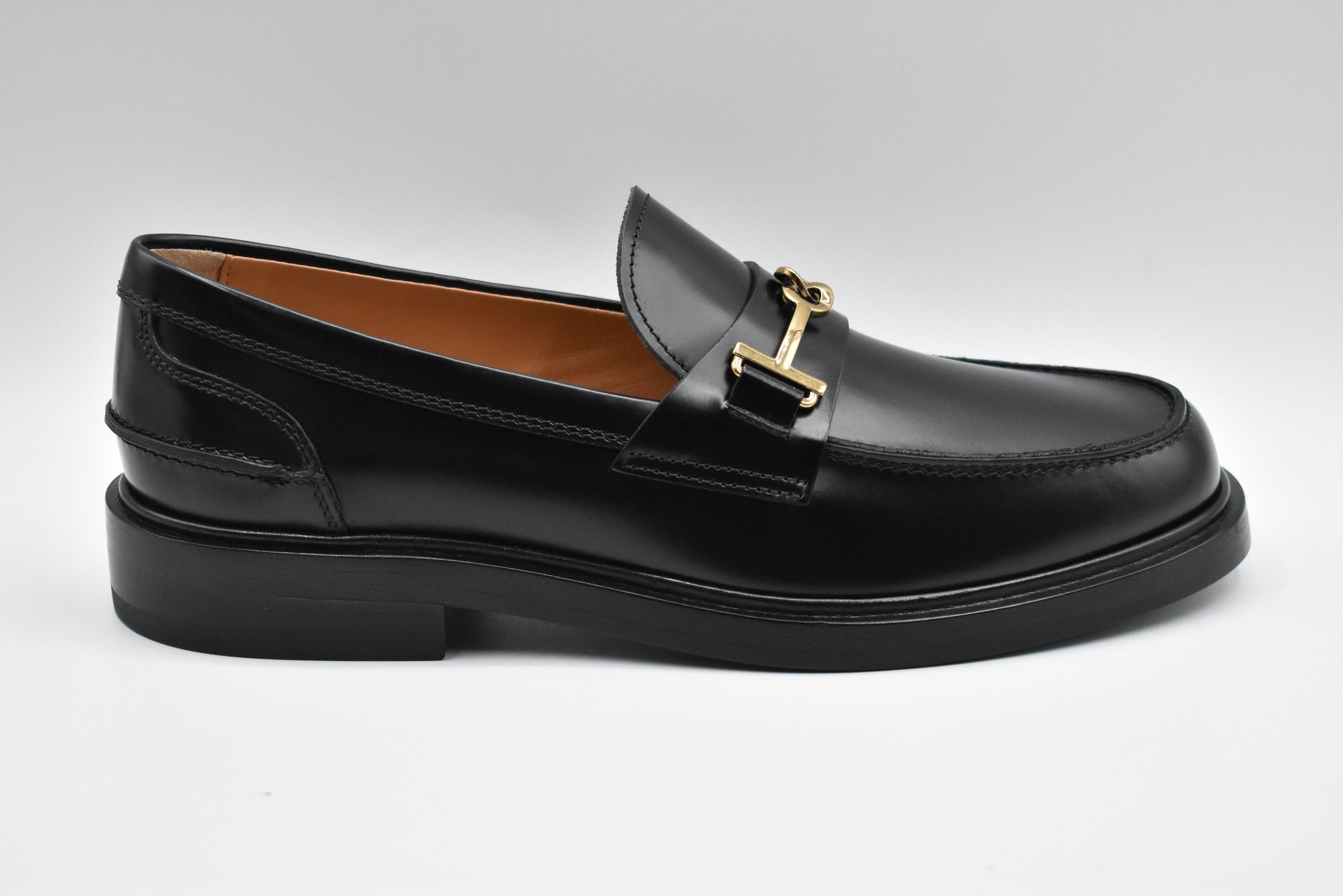 TOD'S Classic Laced Flat Shoes for Women