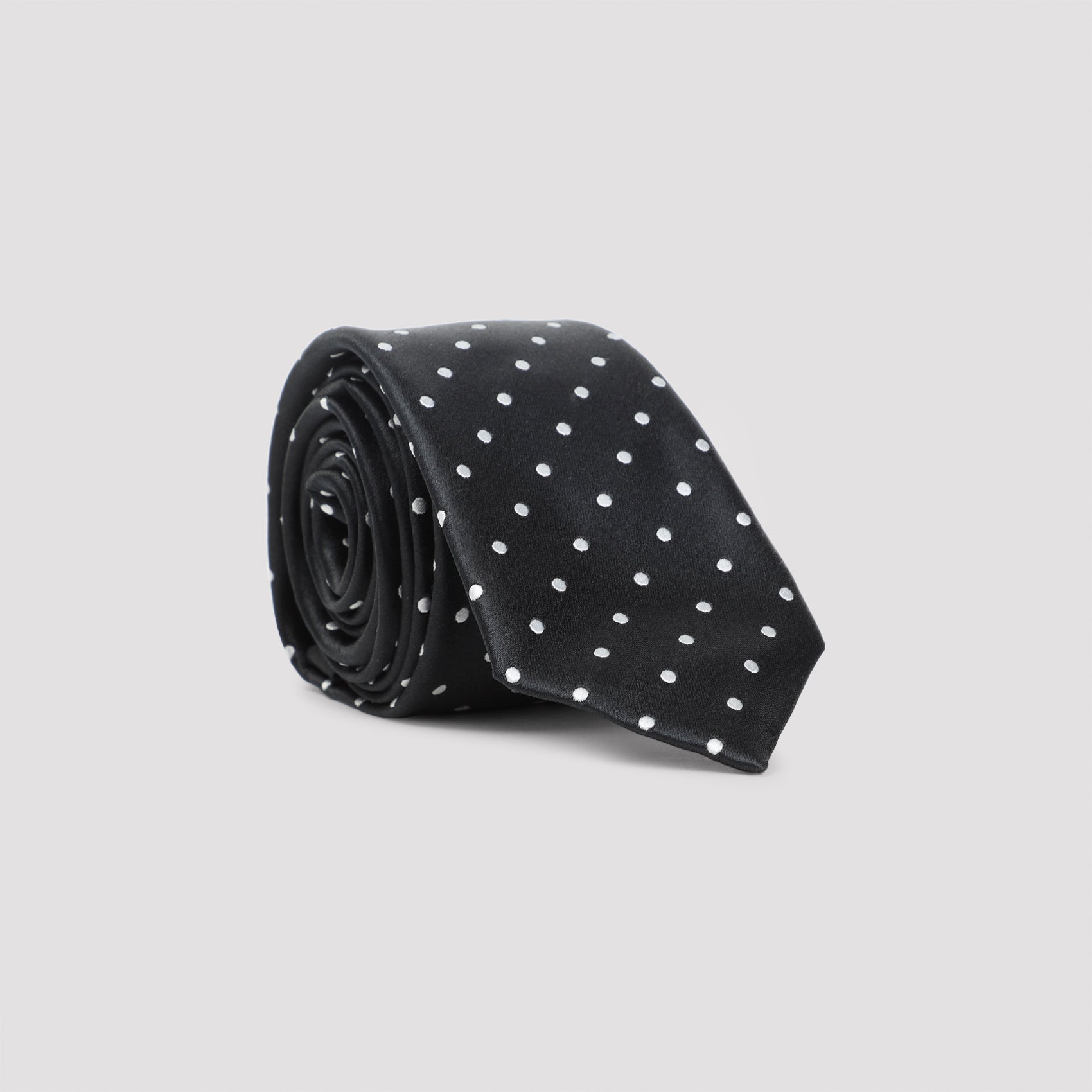 TOM FORD Luxurious Silk Tie for Formal Occasions