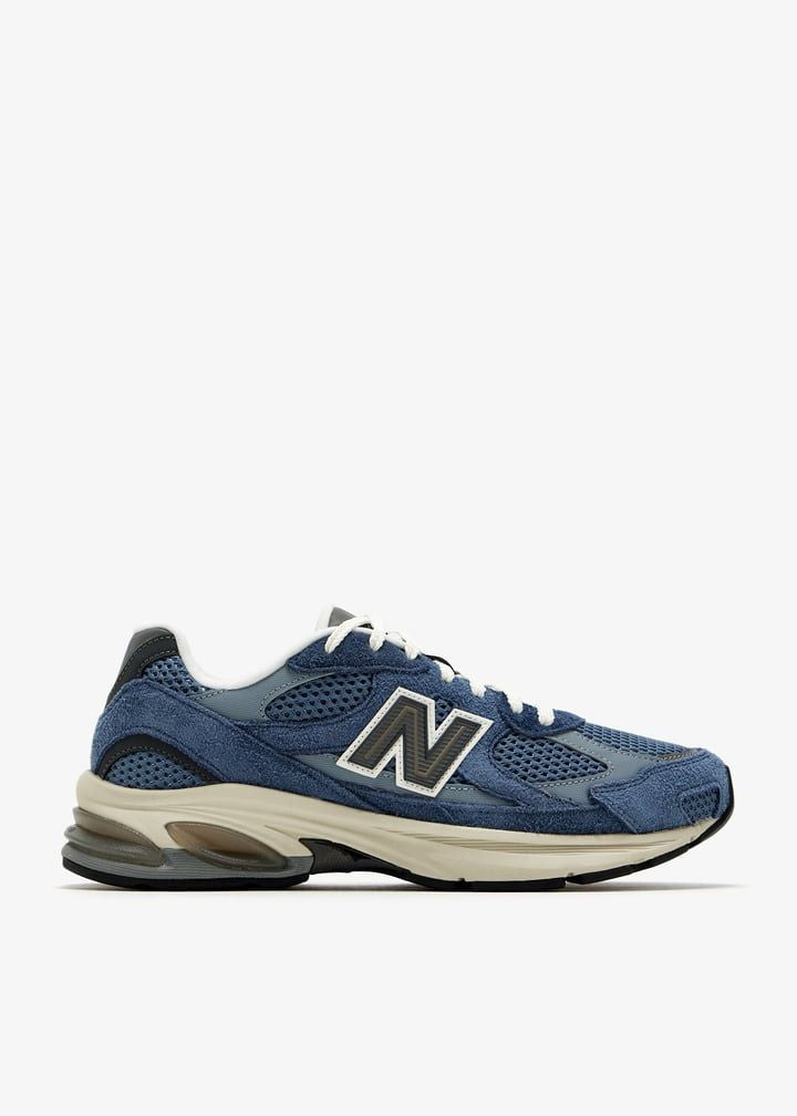 NEW BALANCE Classic Vintage-Inspired Sneakers for Men
