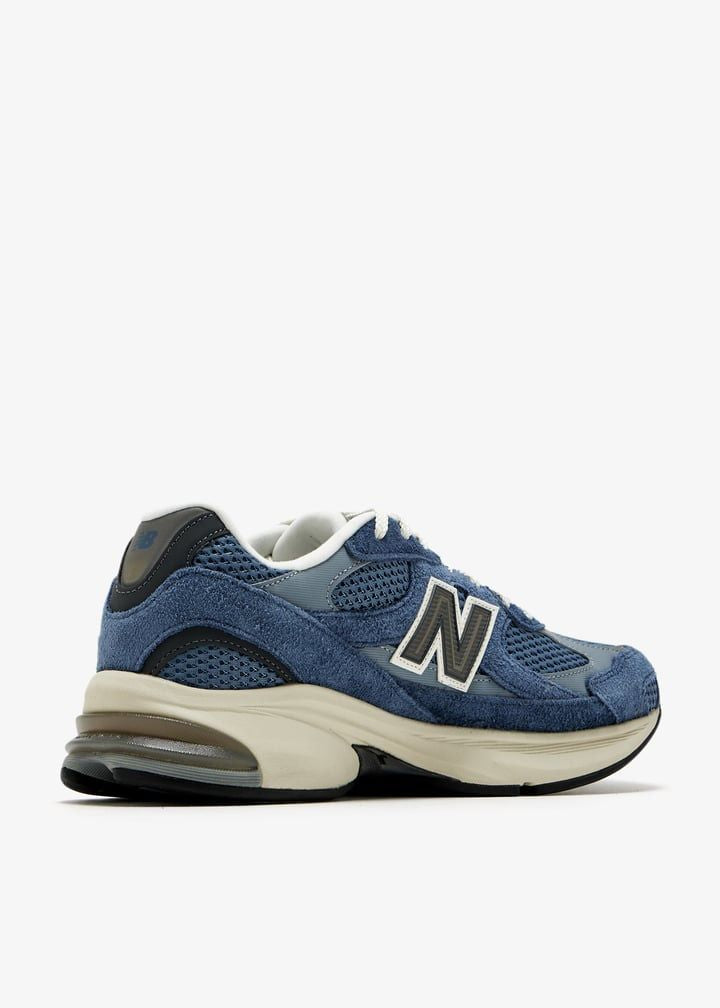 NEW BALANCE Classic Vintage-Inspired Sneakers for Men