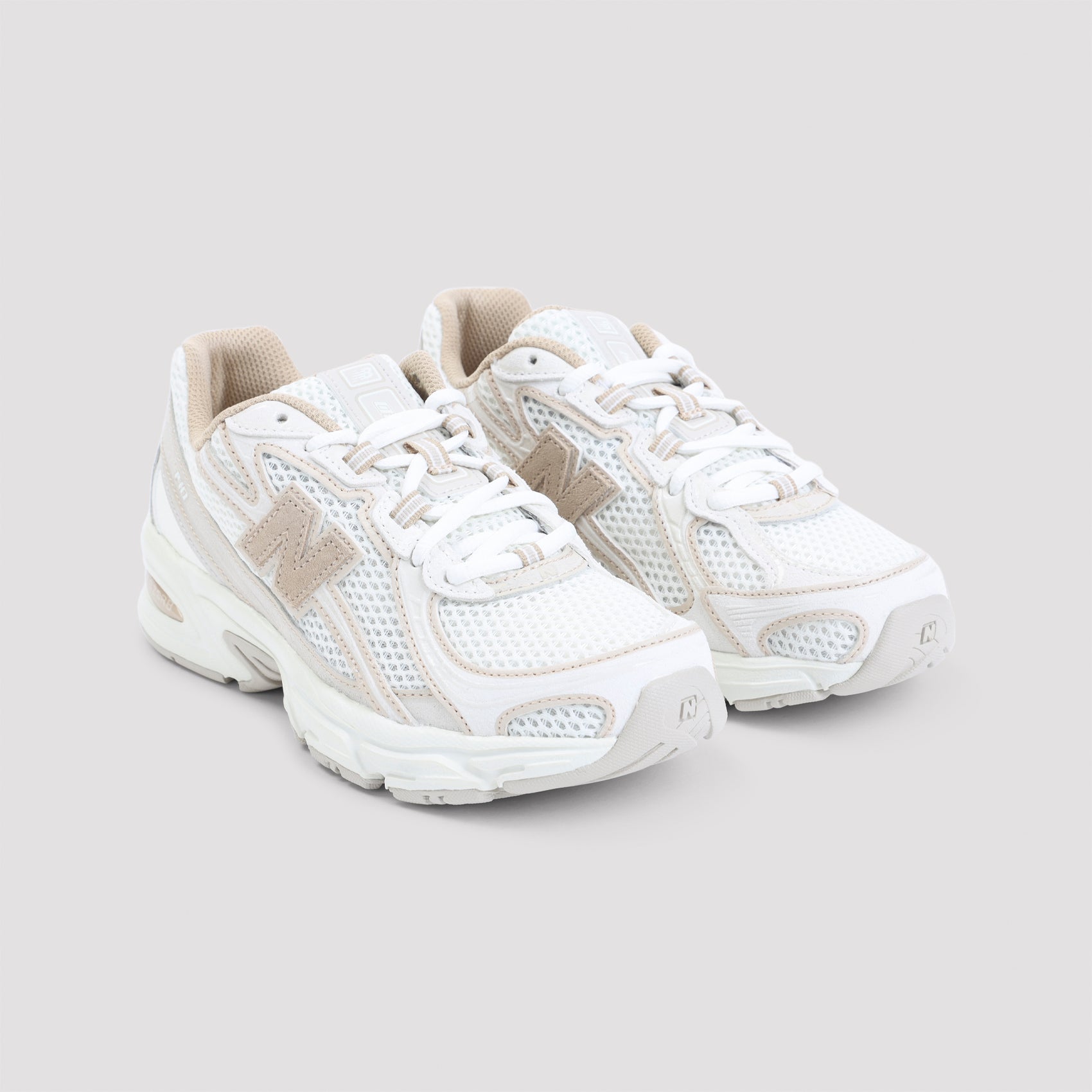 NEW BALANCE 740 Women's Sneaker - A Perfect Blend of Style and Comfort