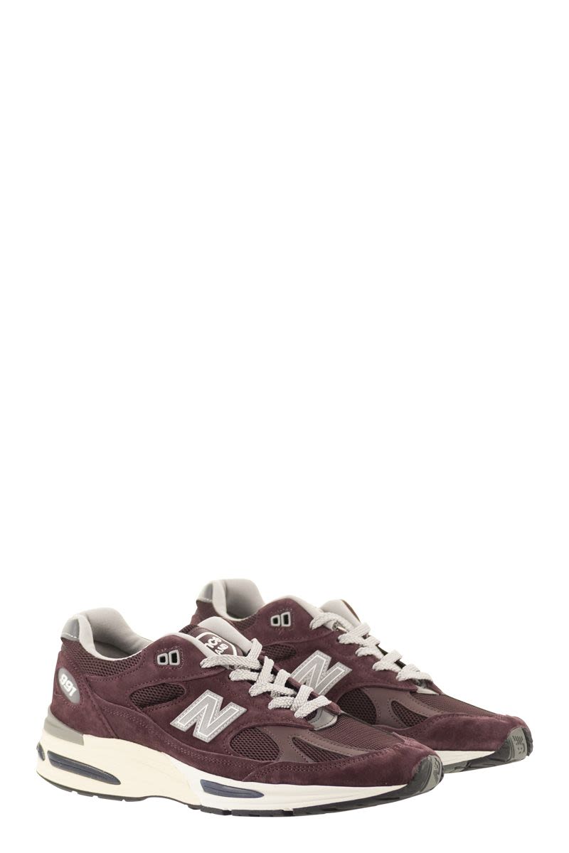 NEW BALANCE 991V2 Unisex Sneaker - Modern Classic