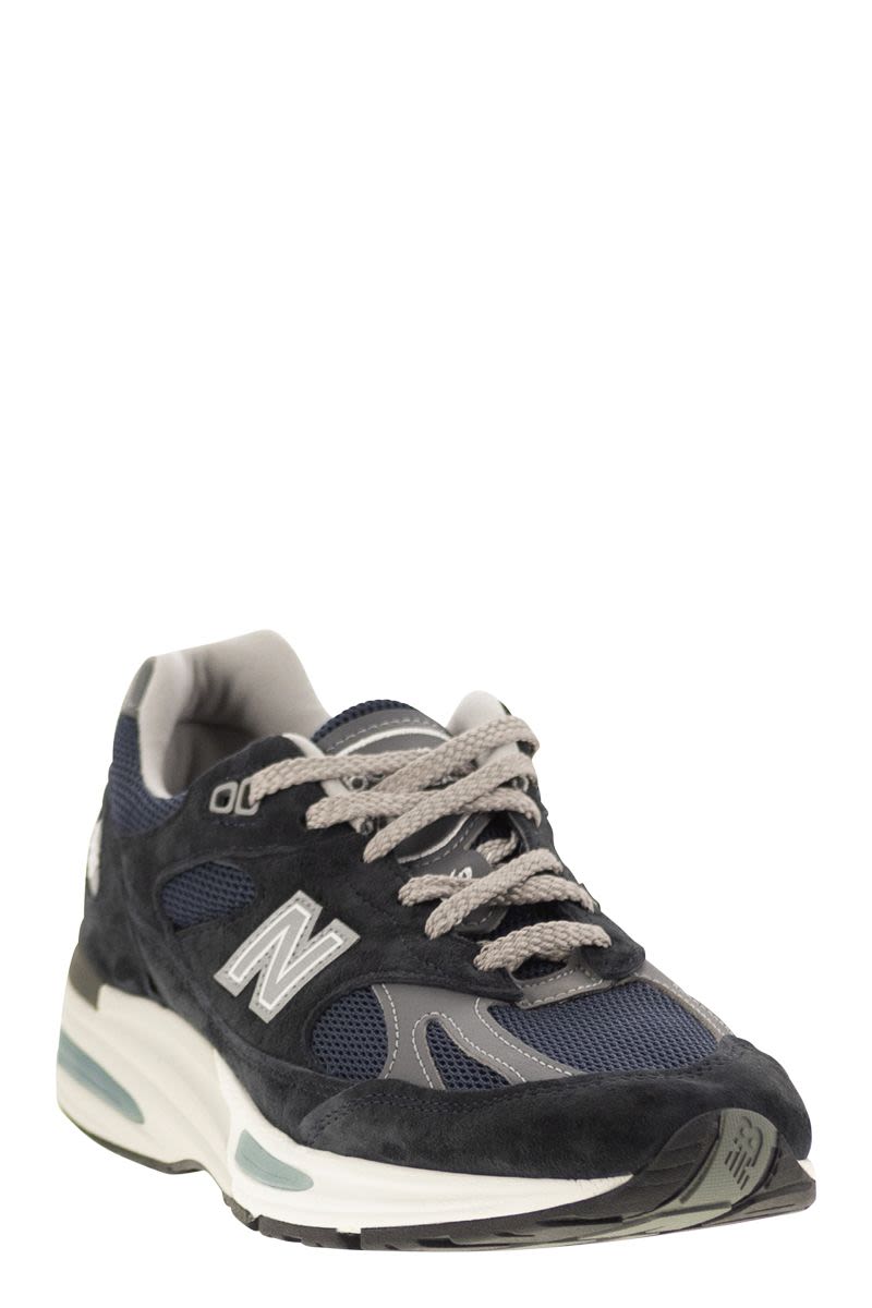 NEW BALANCE 991V2 Sneakers - Classic Running Style