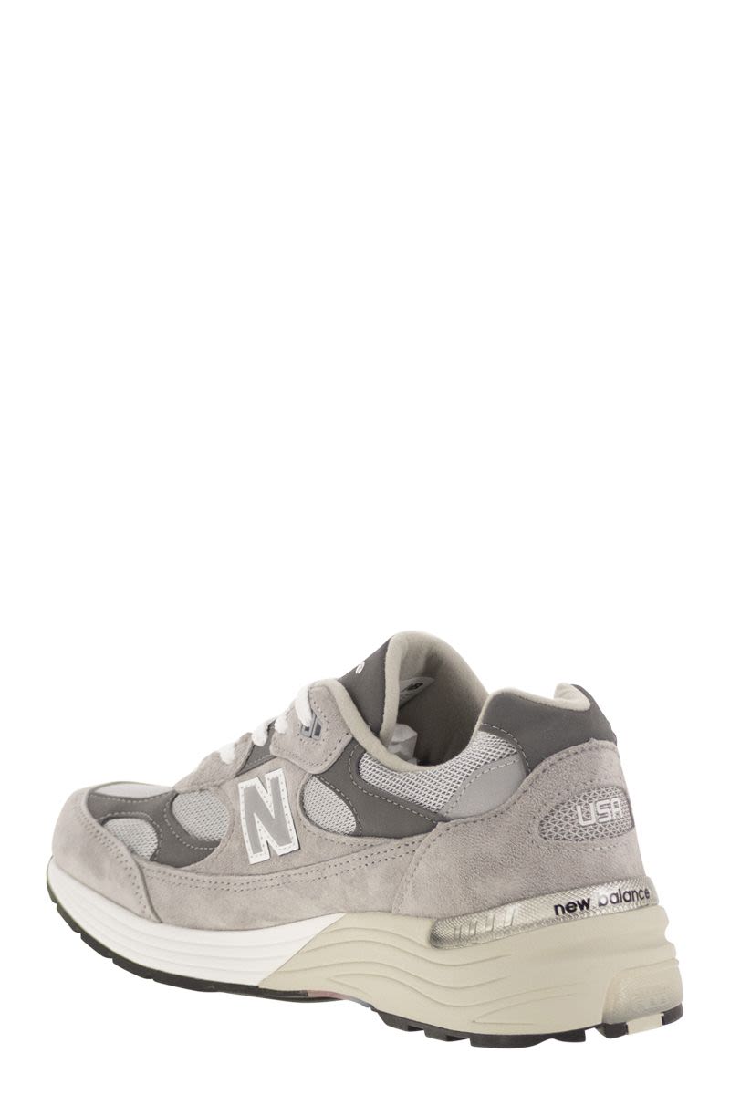 NEW BALANCE 992 Sneakers - Classic American Design